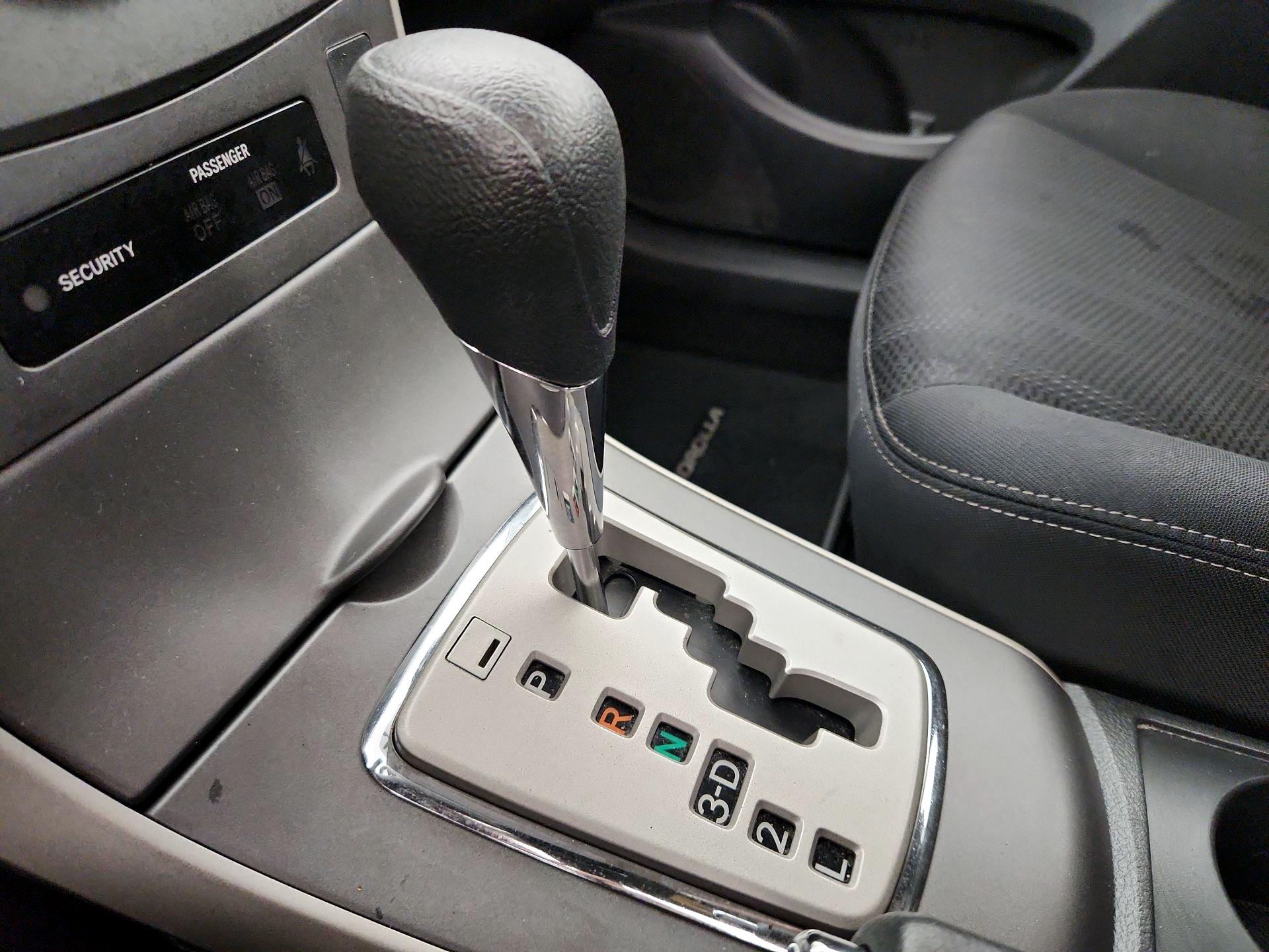 Thumbnail: 2013 Toyota Corolla - 16