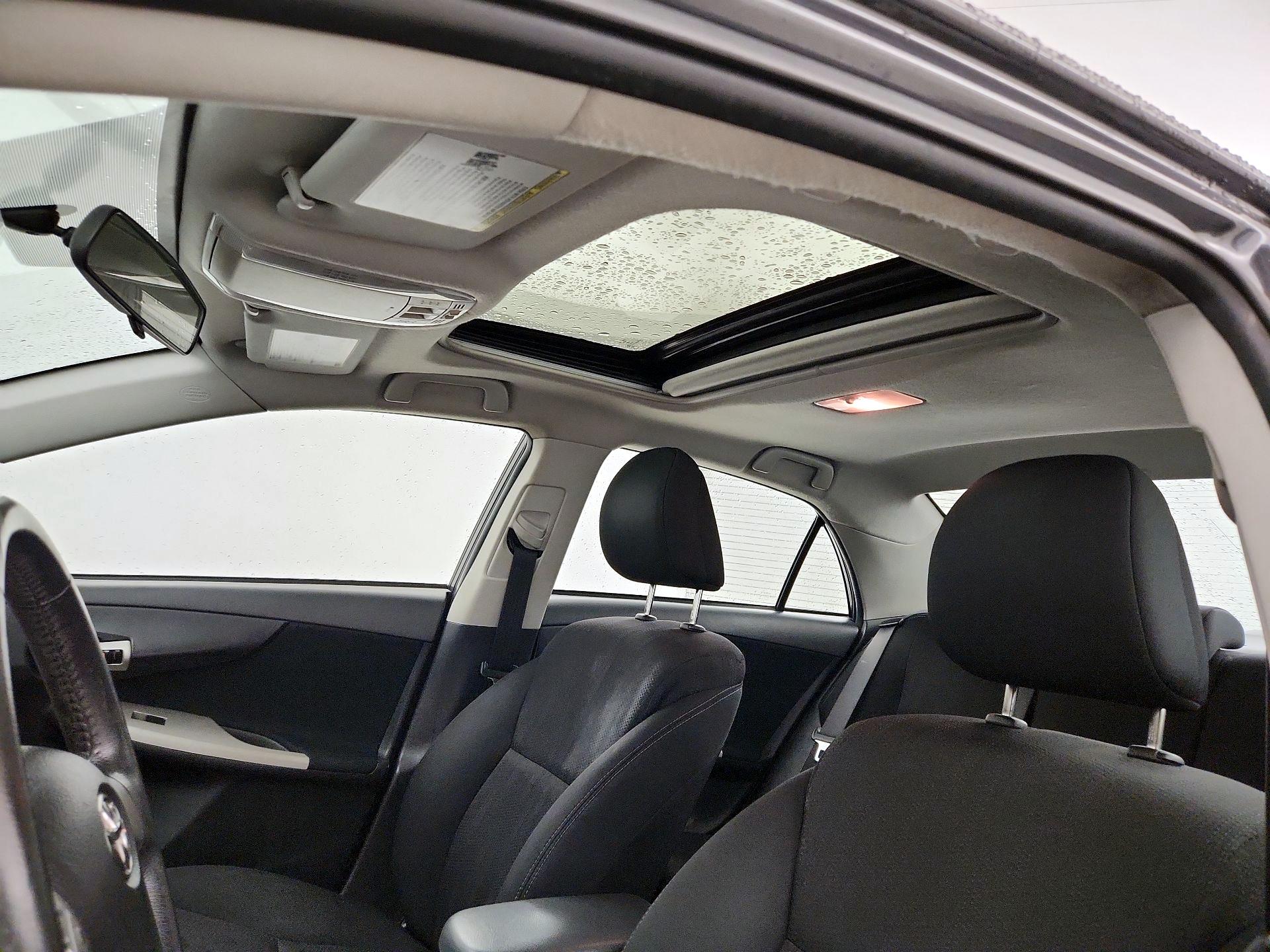 Thumbnail: 2013 Toyota Corolla - 18
