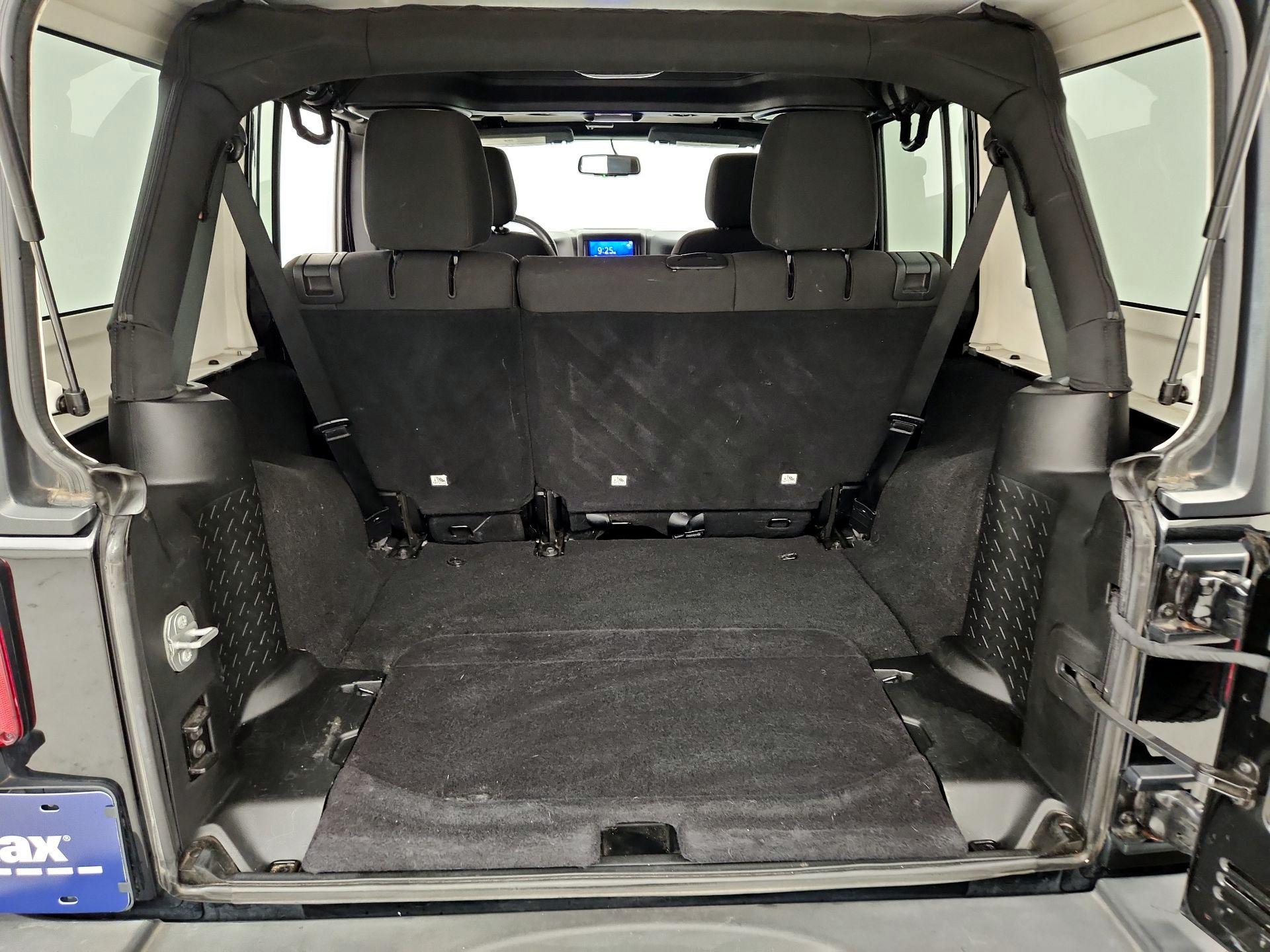 Thumbnail: 2015 Jeep Wrangler - 19
