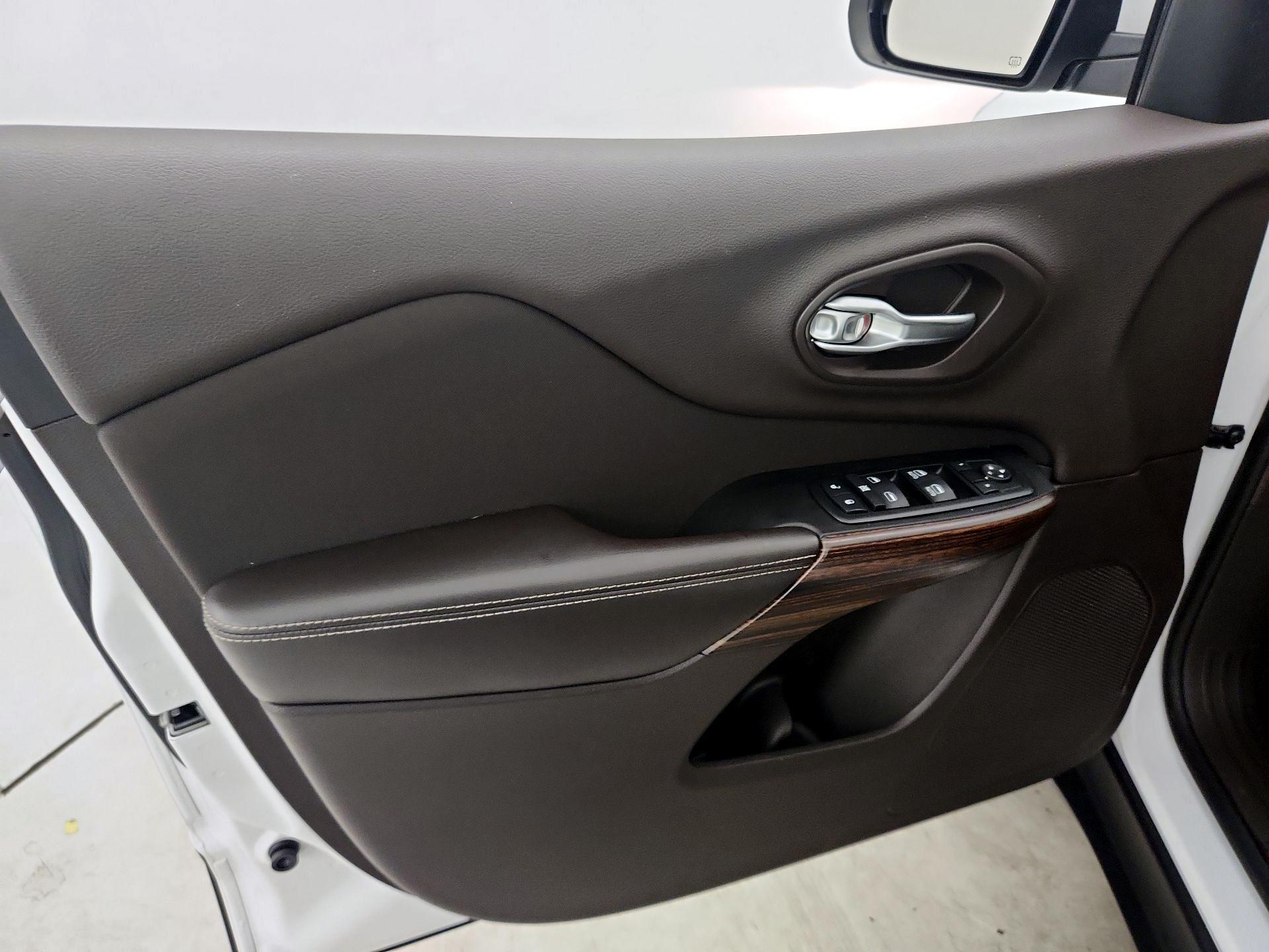 Thumbnail: 2014 Jeep Cherokee - 12