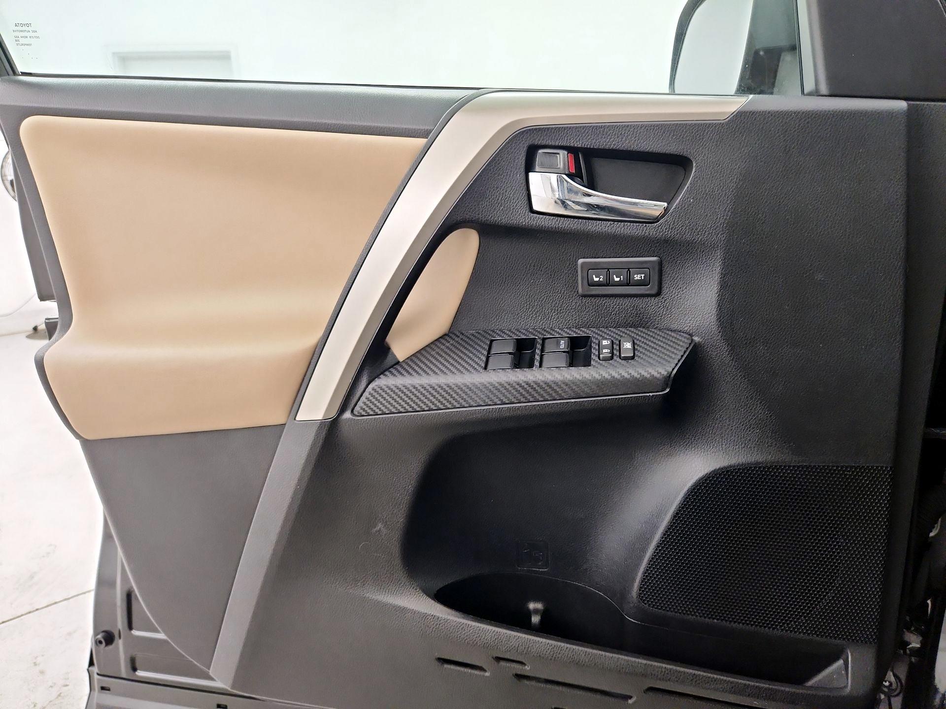 Thumbnail: 2014 Toyota RAV4 - 12