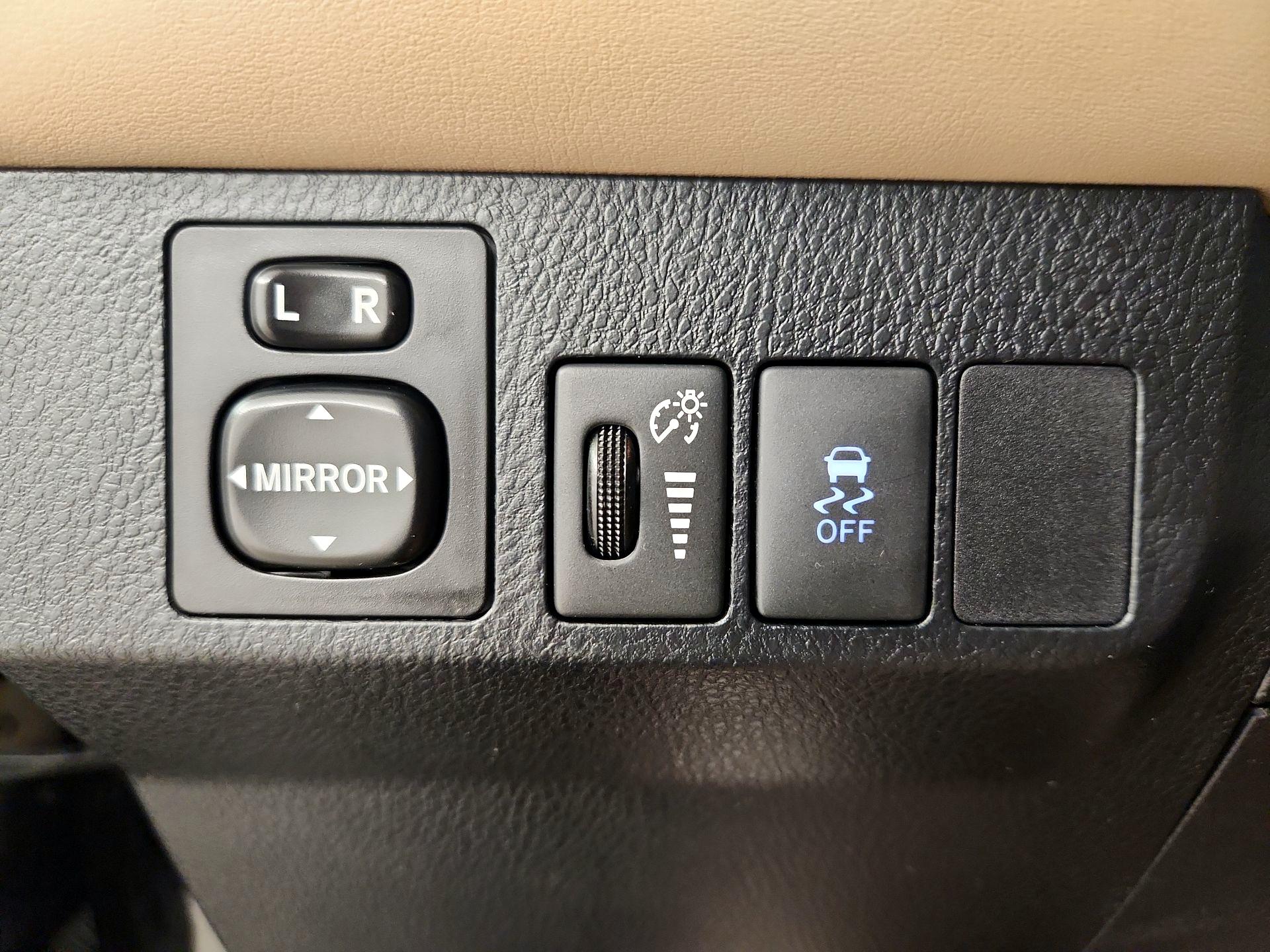 Thumbnail: 2014 Toyota RAV4 - 13