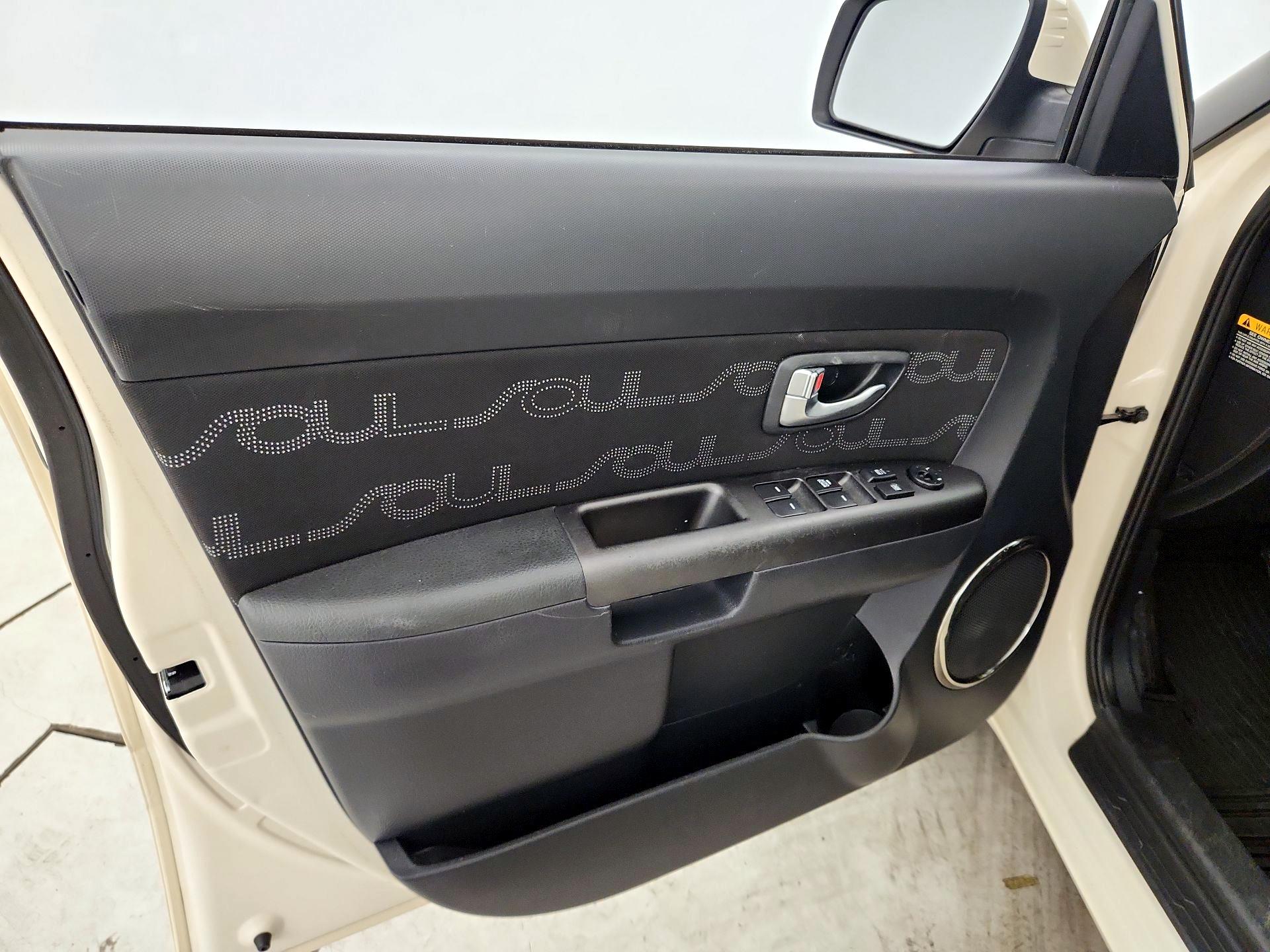 Thumbnail: 2013 Kia Soul - 12
