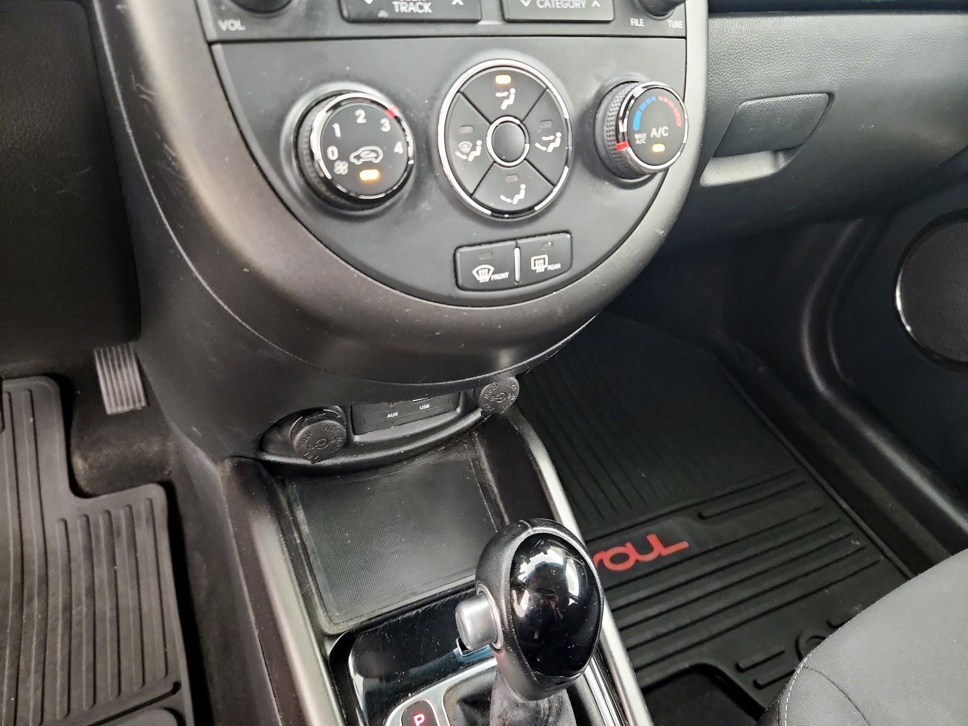 Thumbnail: 2013 Kia Soul - 16