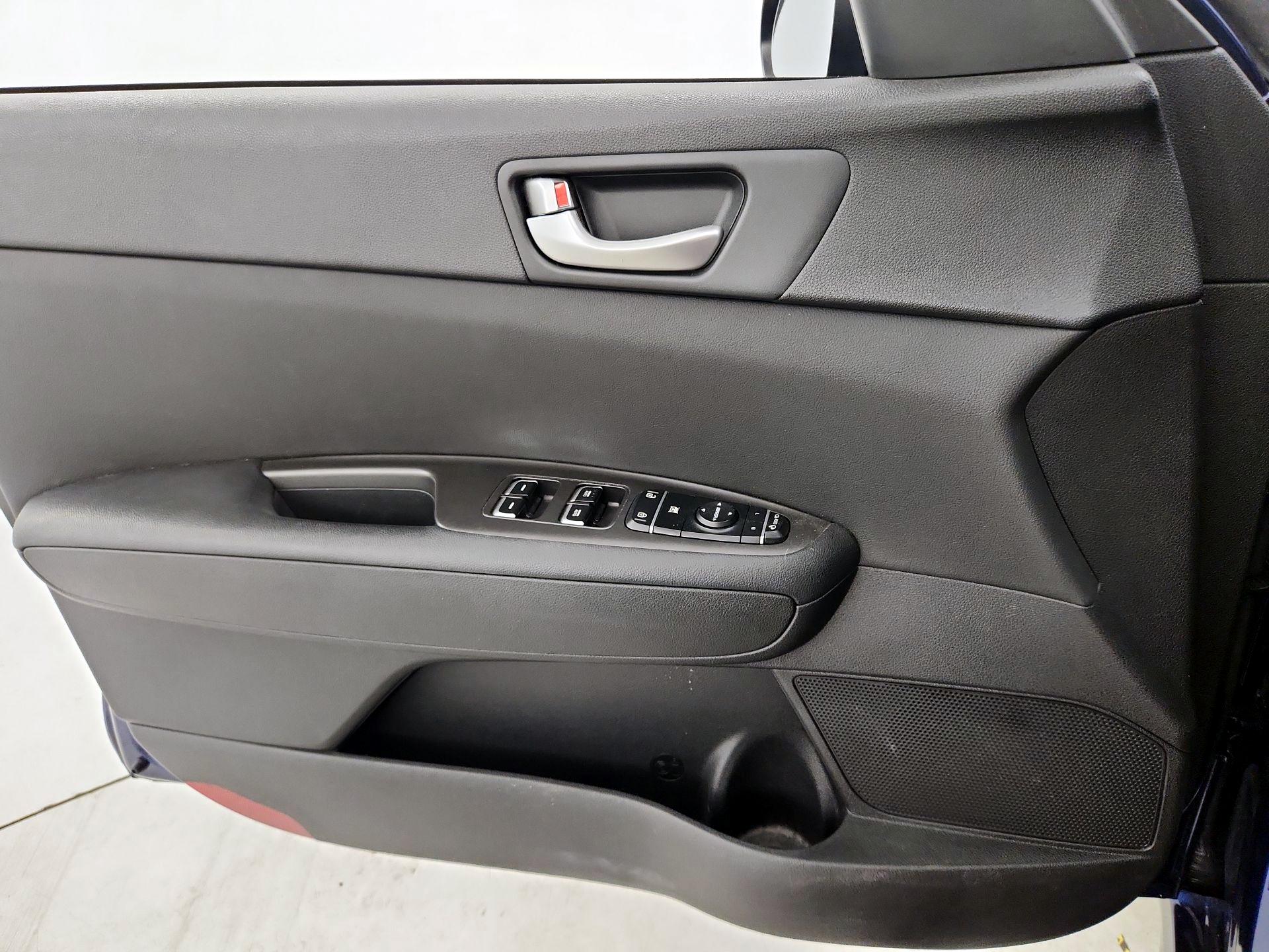 Thumbnail: 2016 Kia Optima - 12