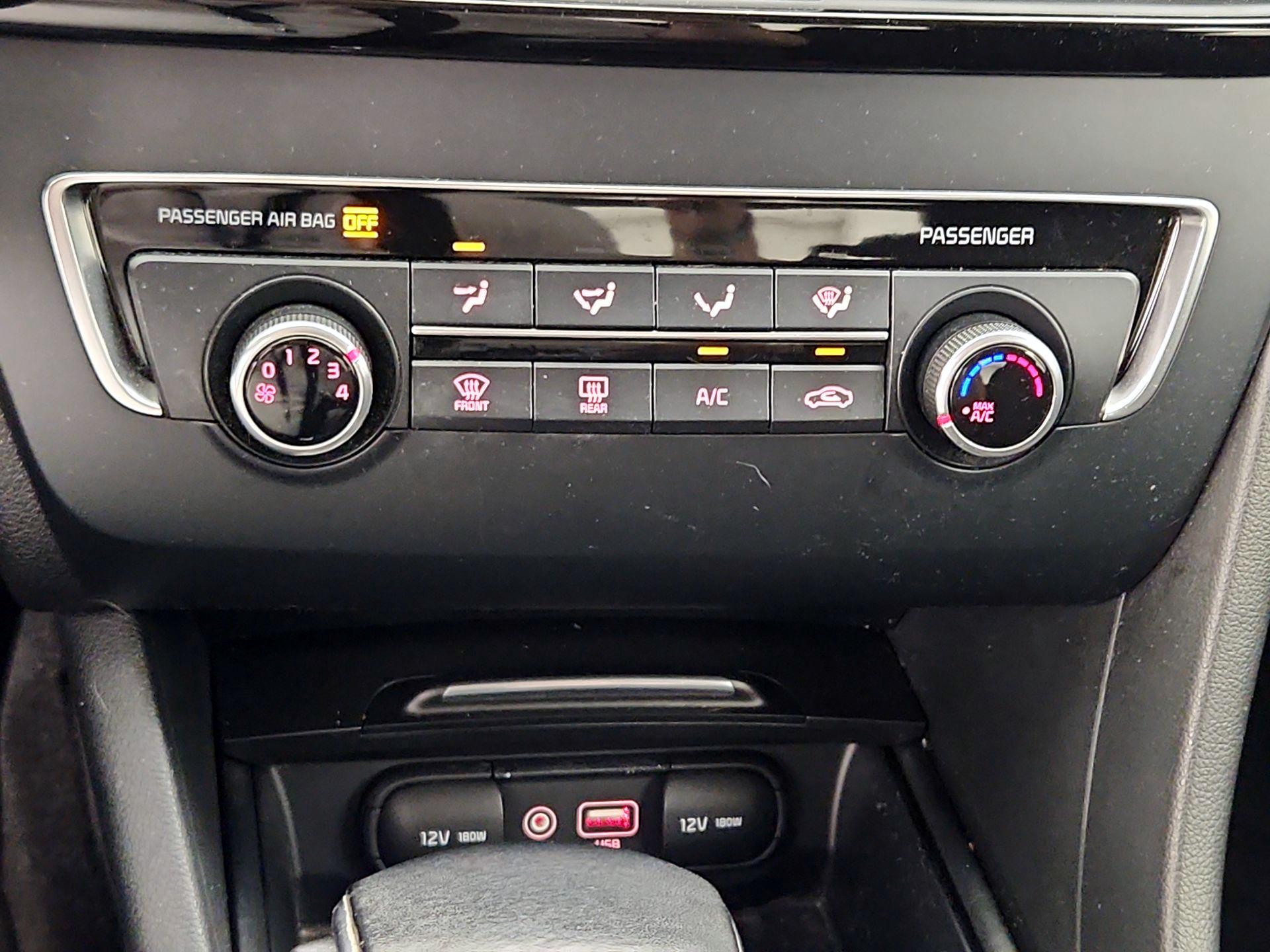 Thumbnail: 2016 Kia Optima - 16