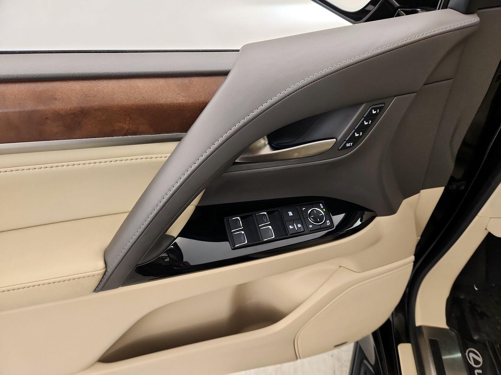 Thumbnail: 2019 Lexus LX - 12