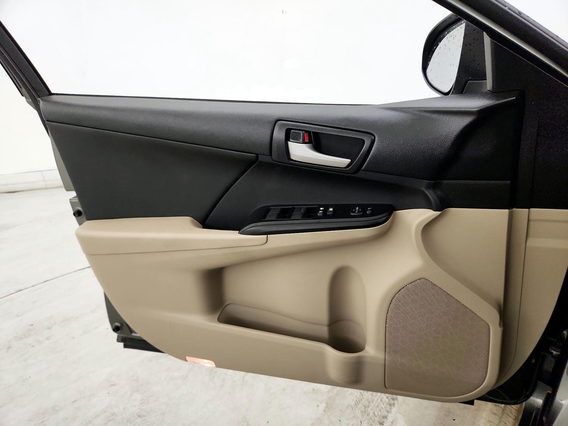 Thumbnail: 2013 Toyota Camry - 12