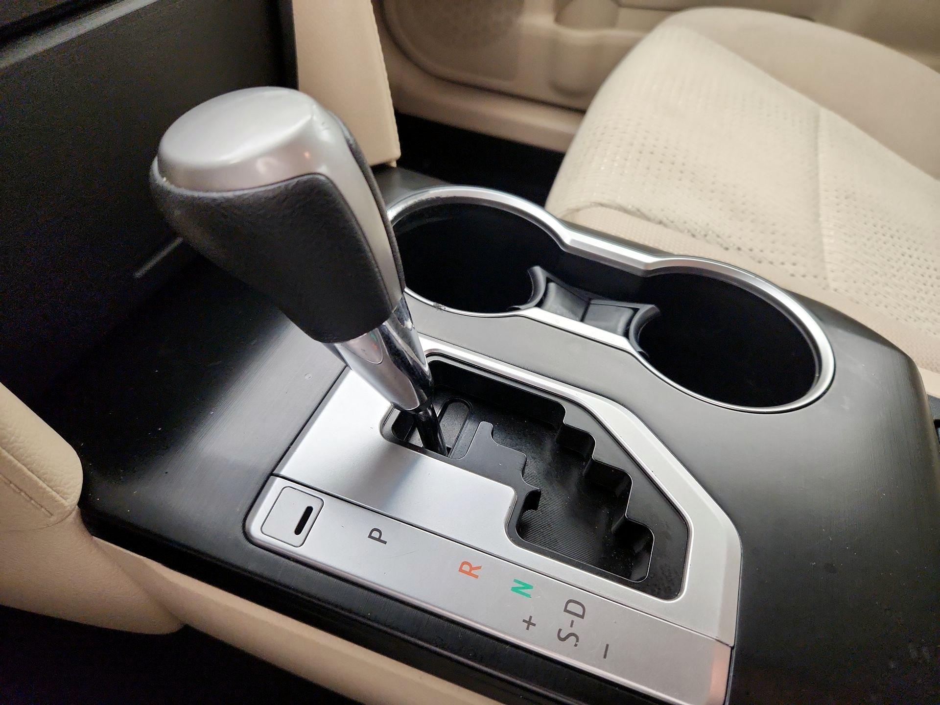 Thumbnail: 2013 Toyota Camry - 16