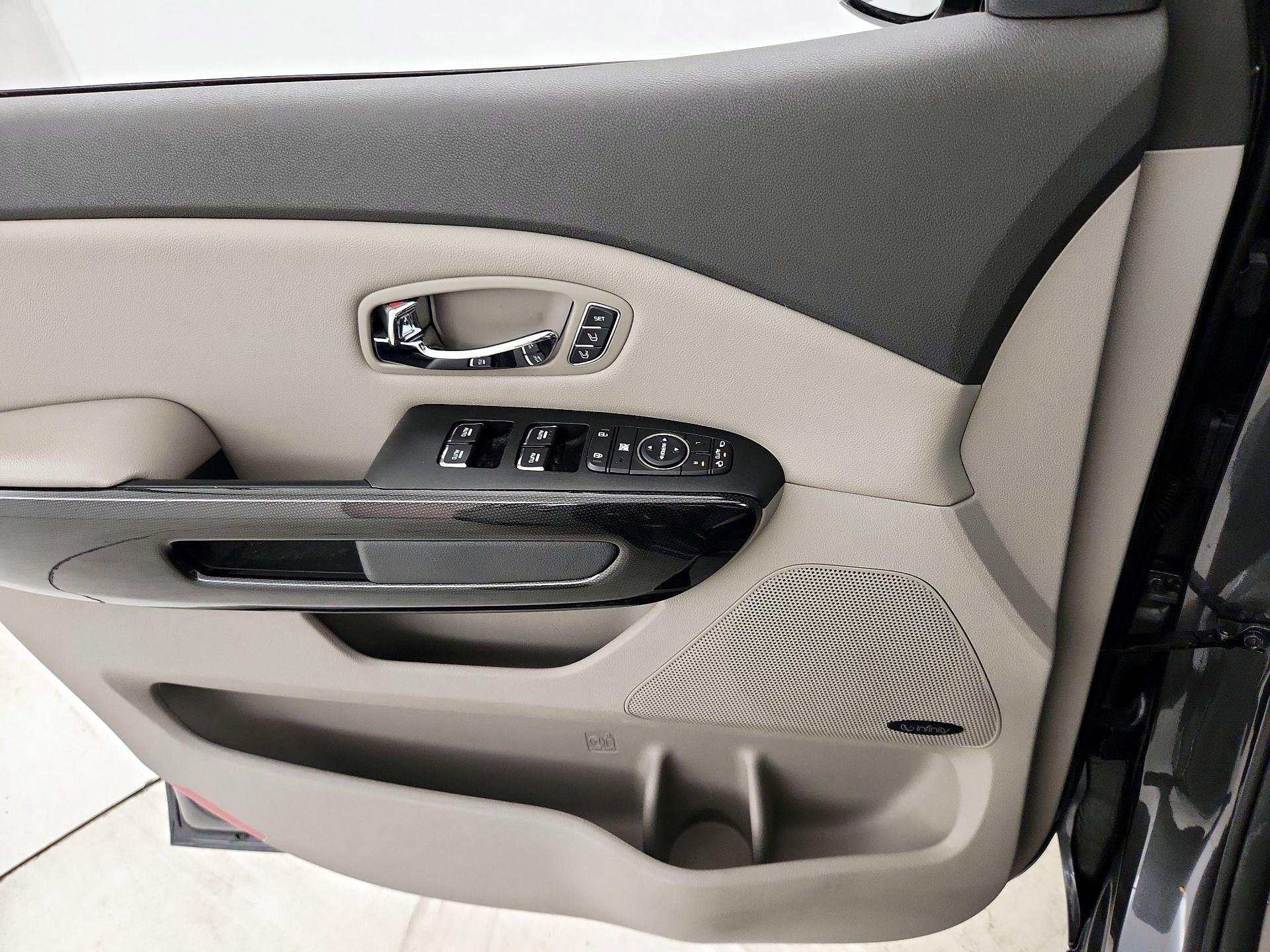 Thumbnail: 2017 Kia Sedona - 12