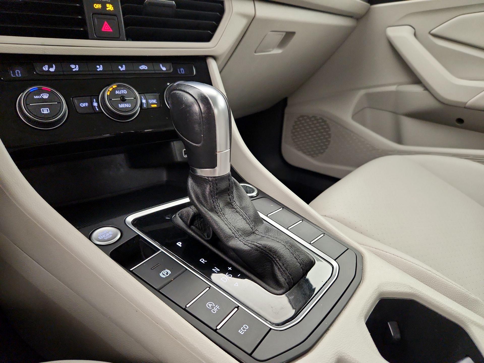 Thumbnail: 2019 Volkswagen Jetta - 17