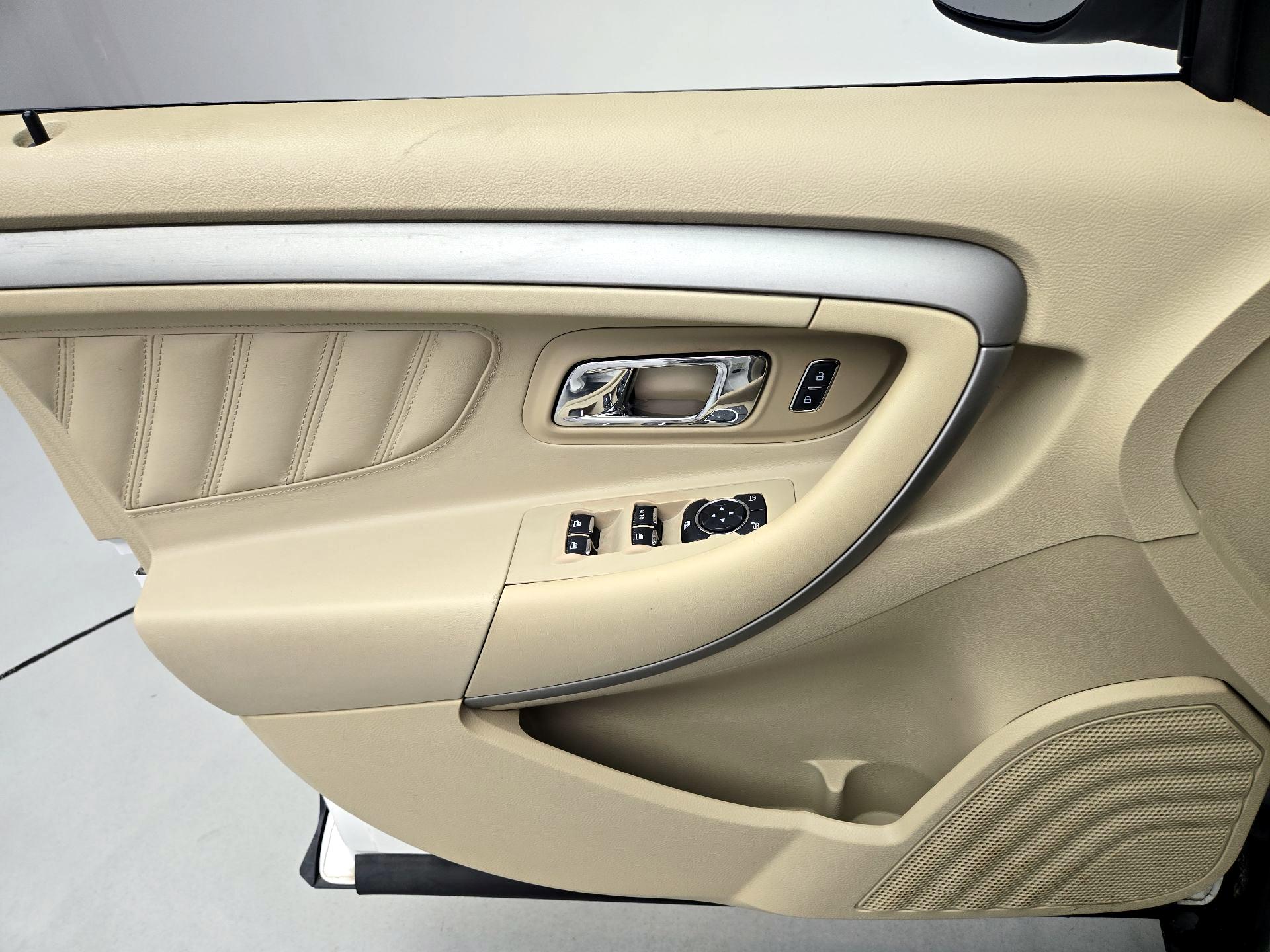 Thumbnail: 2015 Ford Taurus - 12