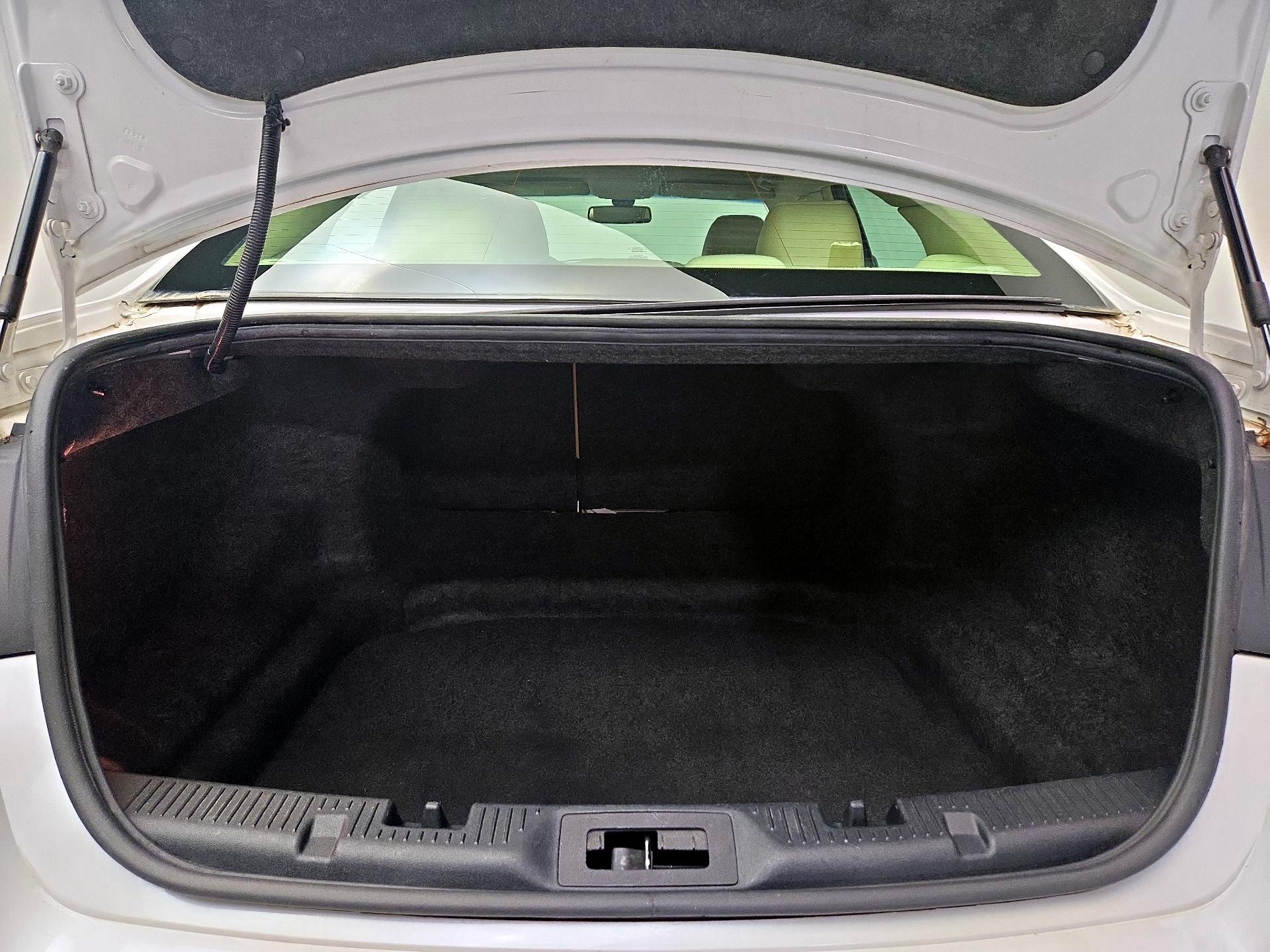 Thumbnail: 2015 Ford Taurus - 20