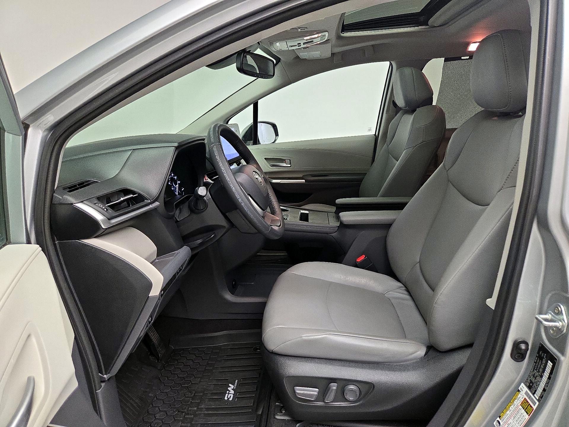 Thumbnail: 2022 Toyota Sienna - 11