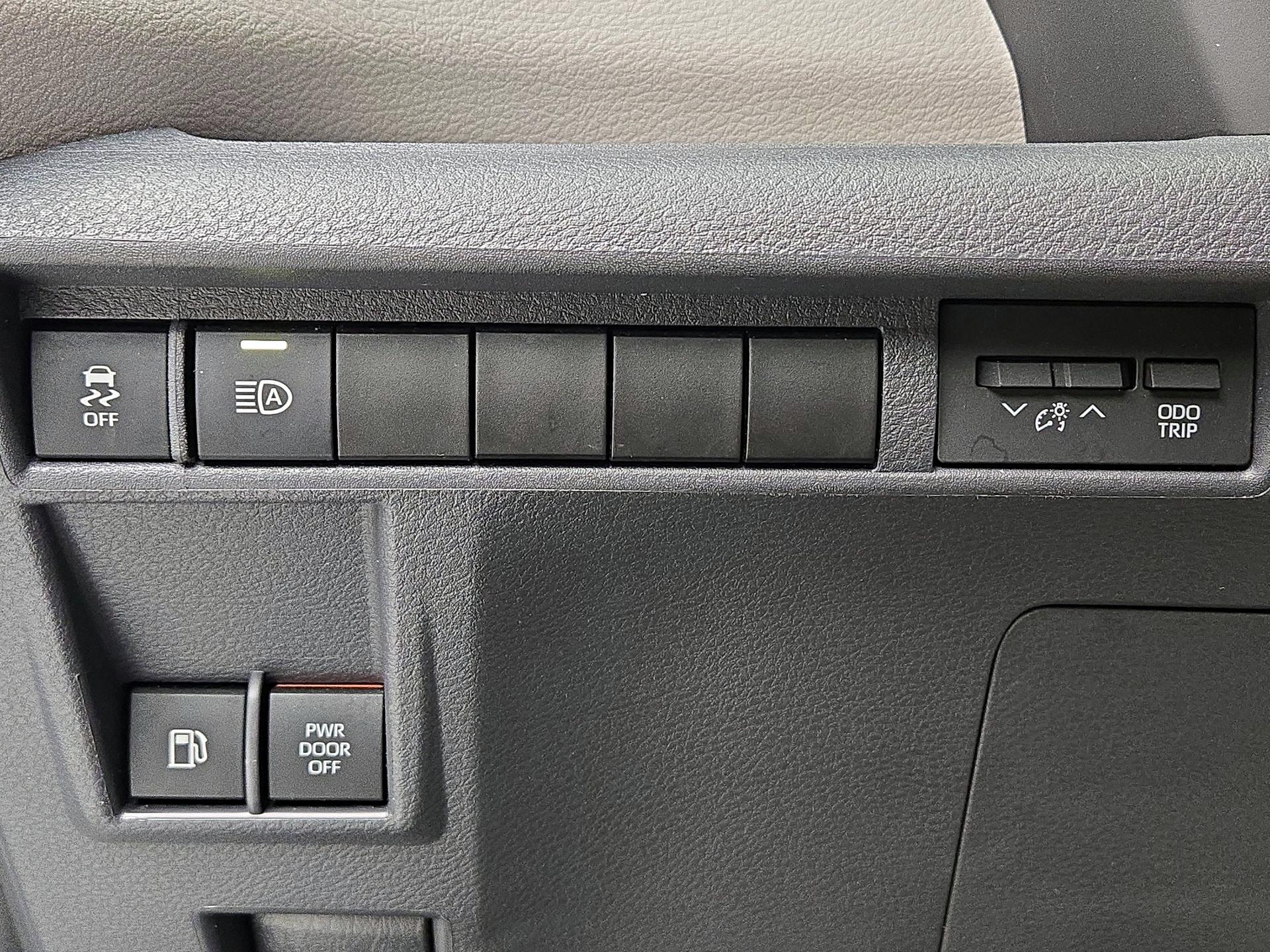 Thumbnail: 2022 Toyota Sienna - 13