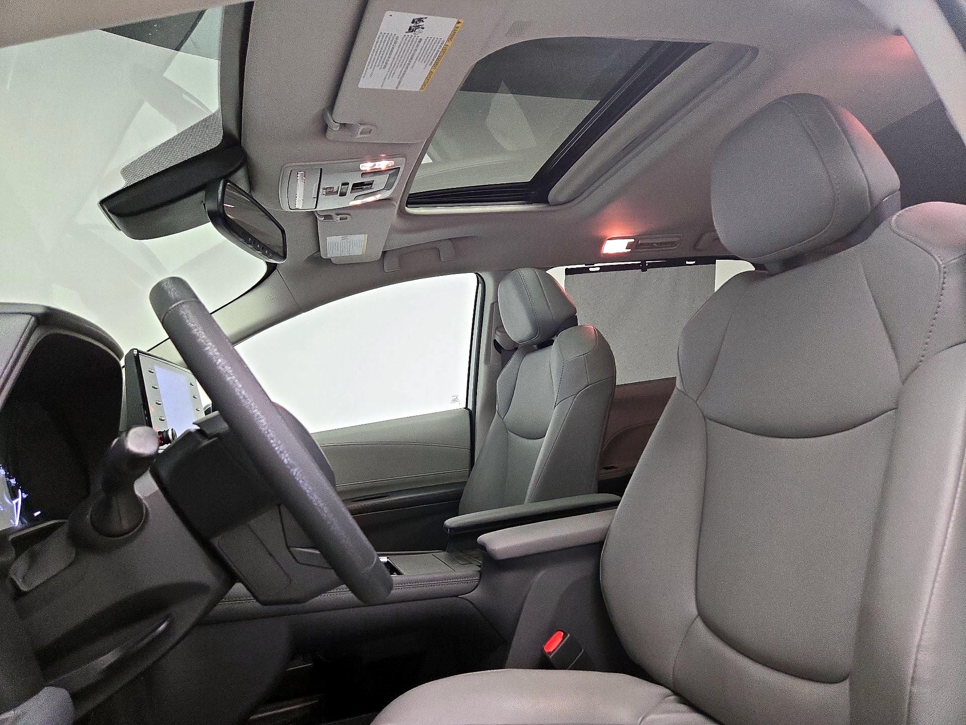 Thumbnail: 2022 Toyota Sienna - 19