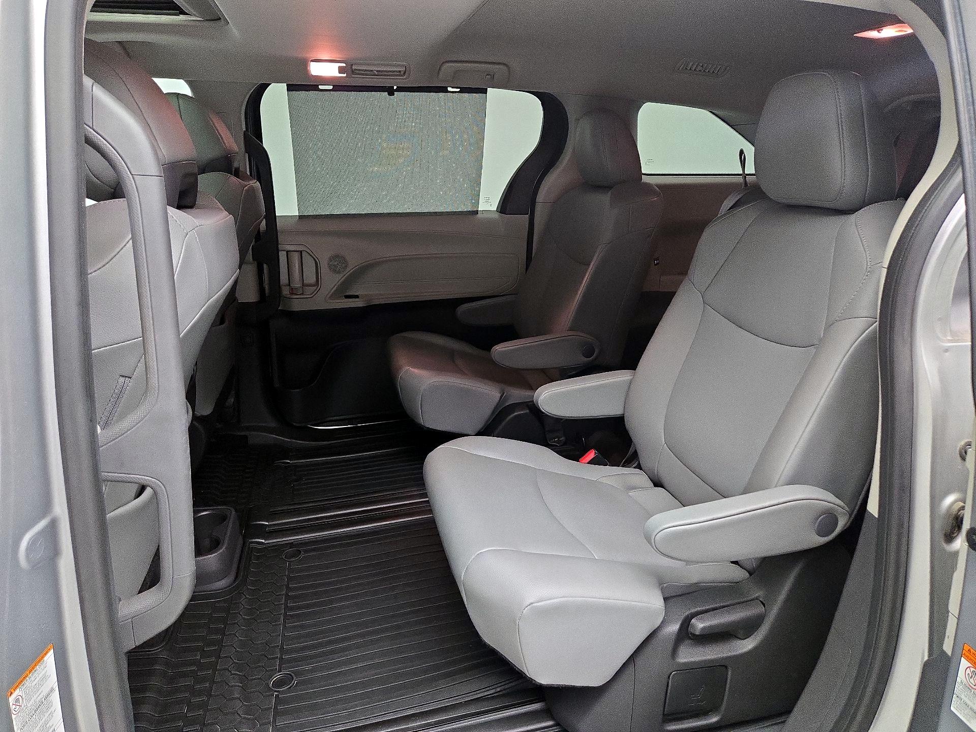 Thumbnail: 2022 Toyota Sienna - 20