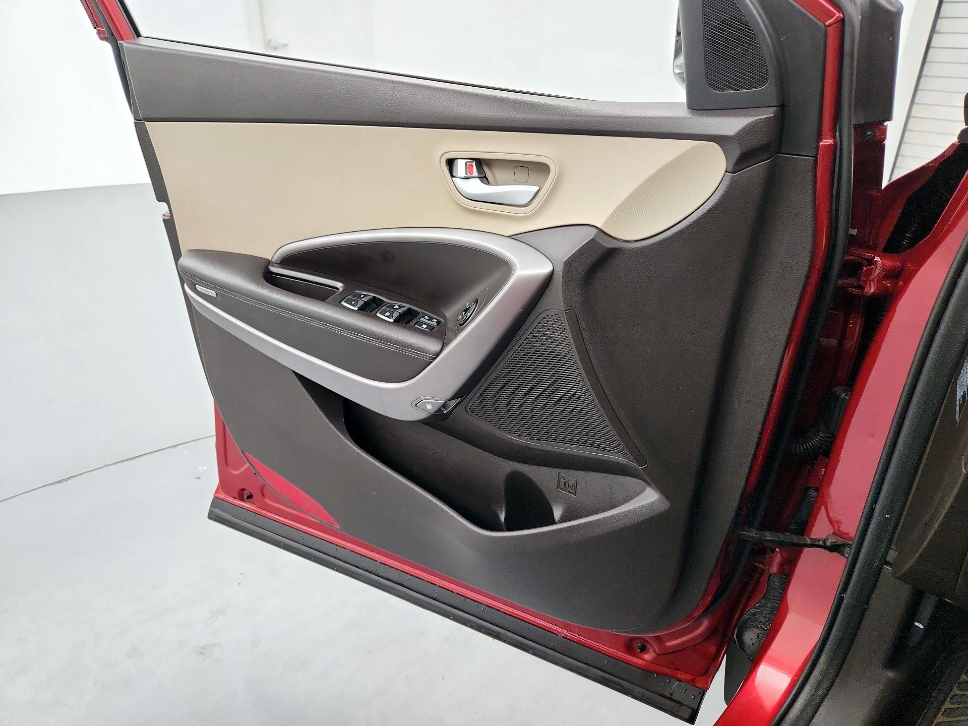 Thumbnail: 2016 Hyundai Santa Fe - 12