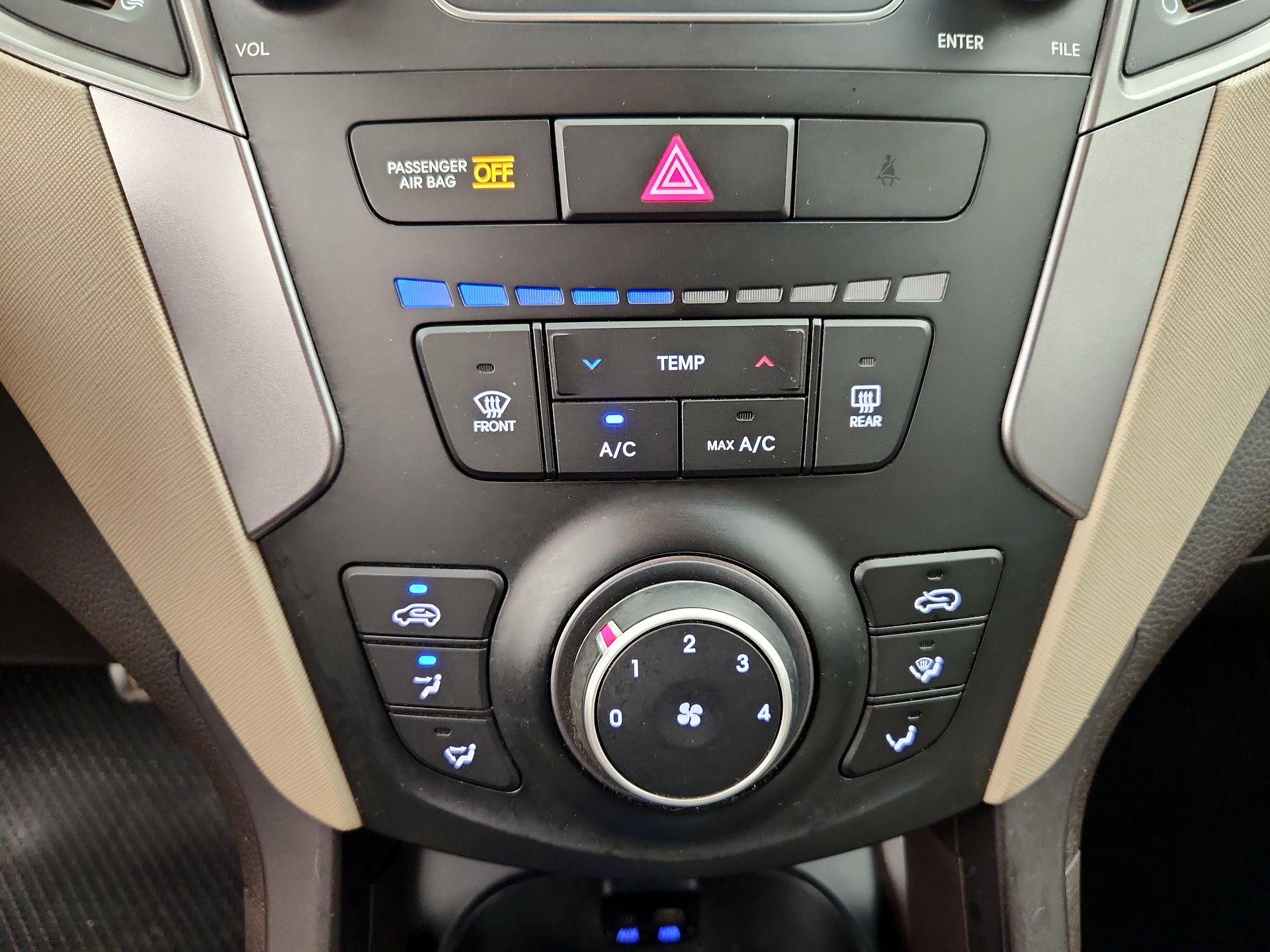 Thumbnail: 2016 Hyundai Santa Fe - 16