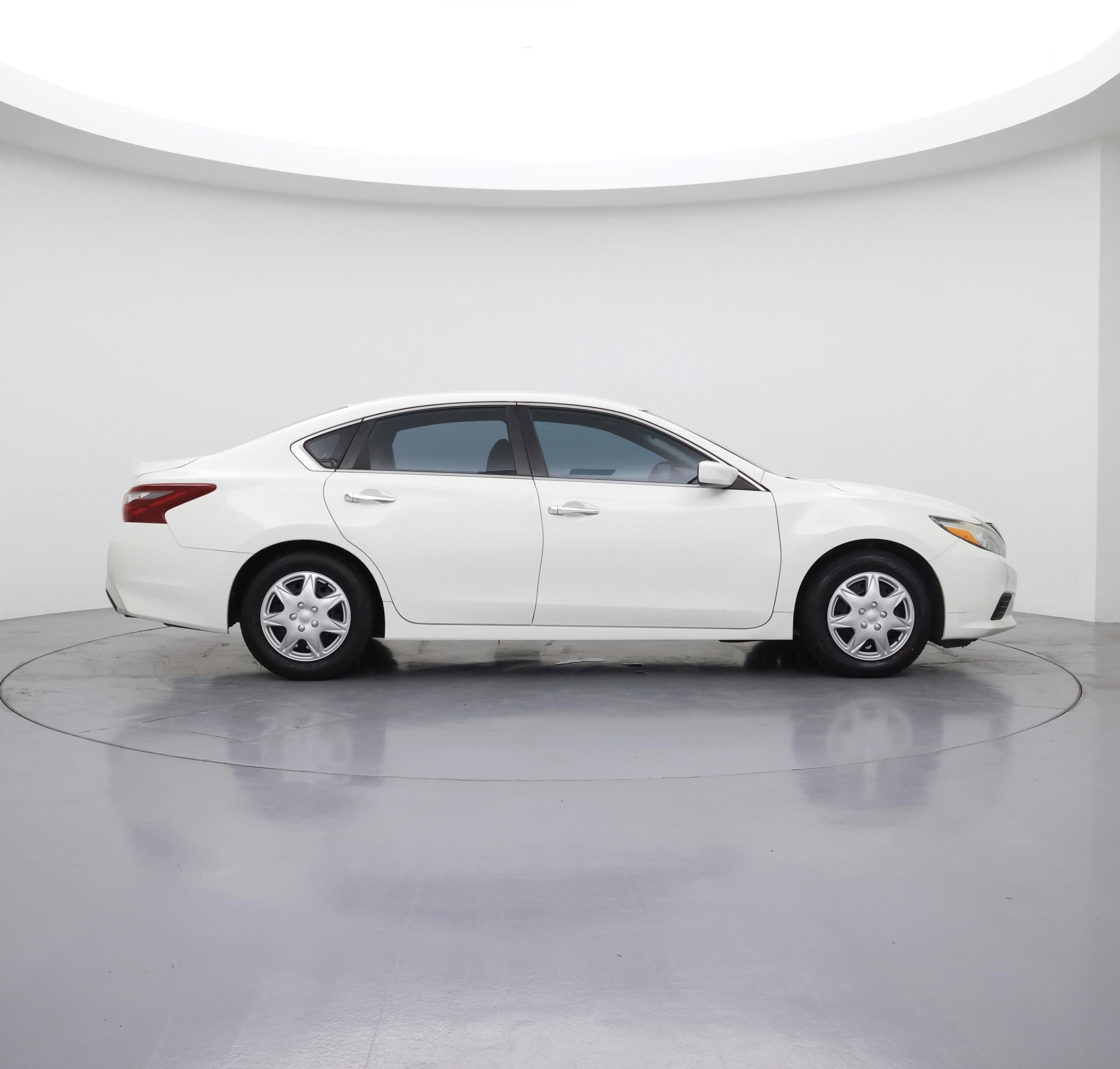 Thumbnail: 2018 Nissan Altima - 7