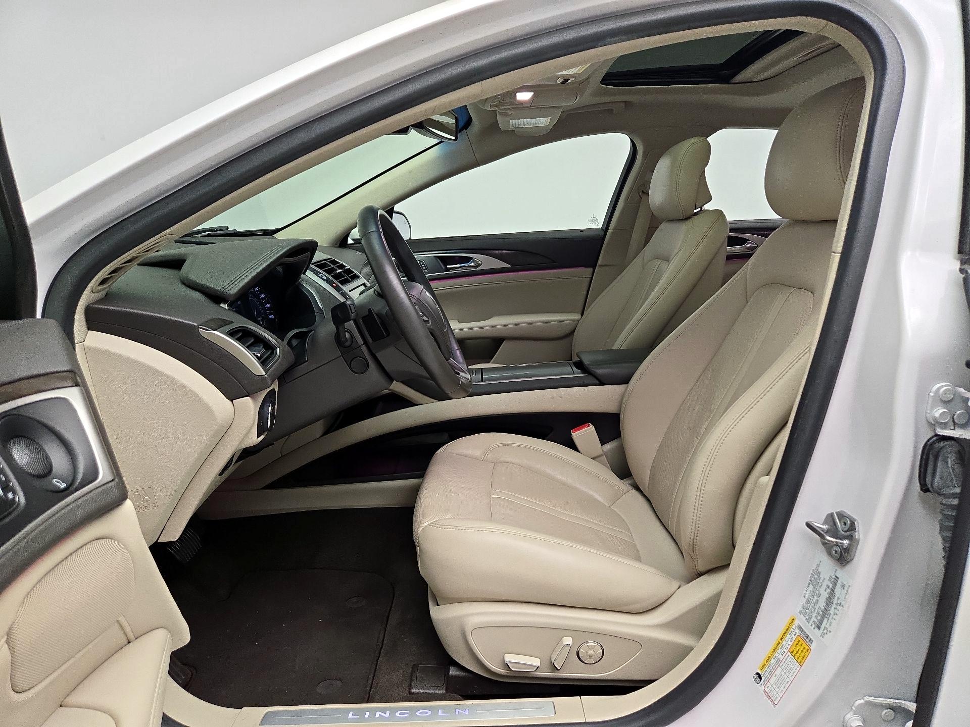 Thumbnail: 2019 Lincoln MKZ - 11