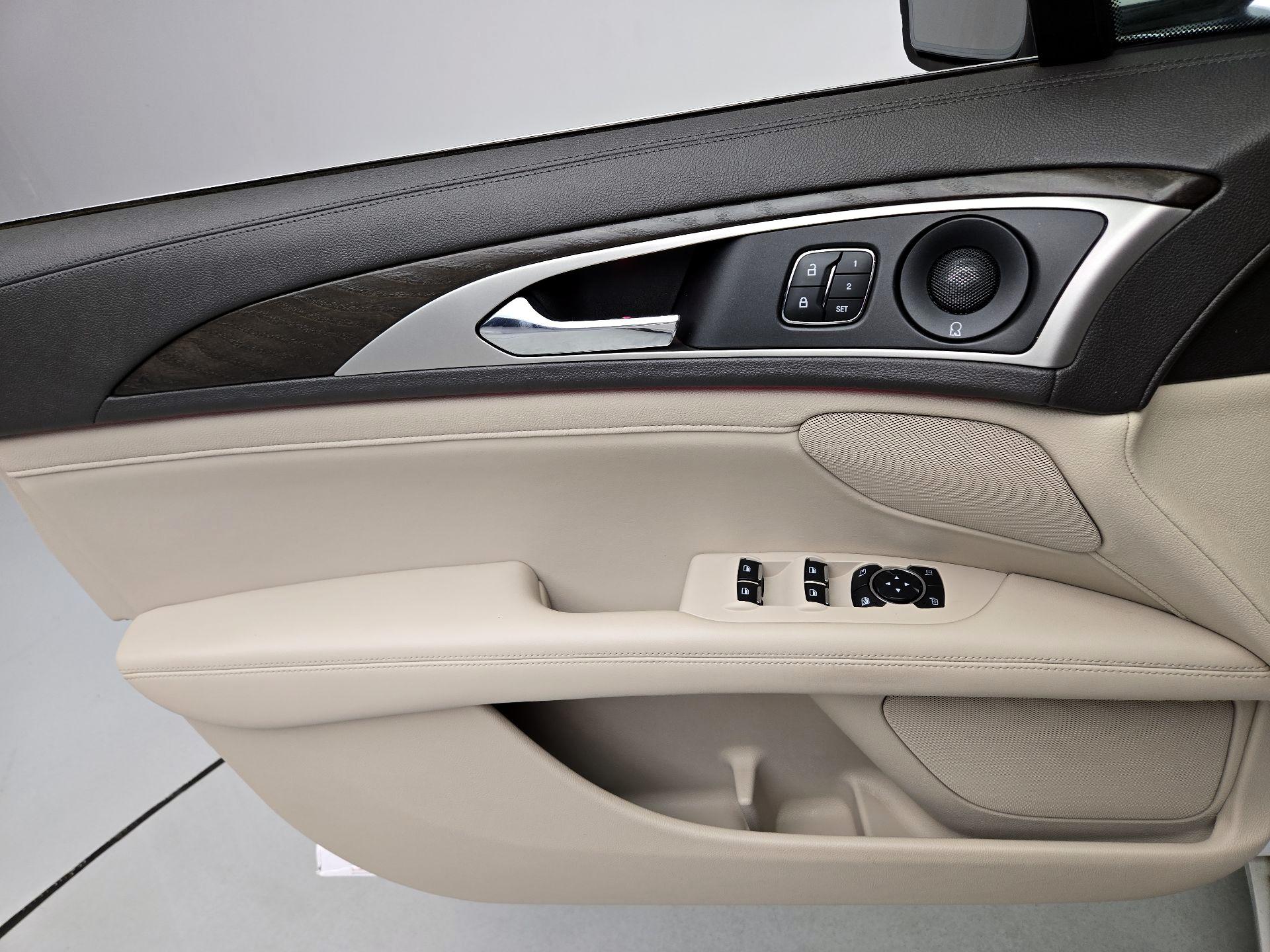 Thumbnail: 2019 Lincoln MKZ - 12