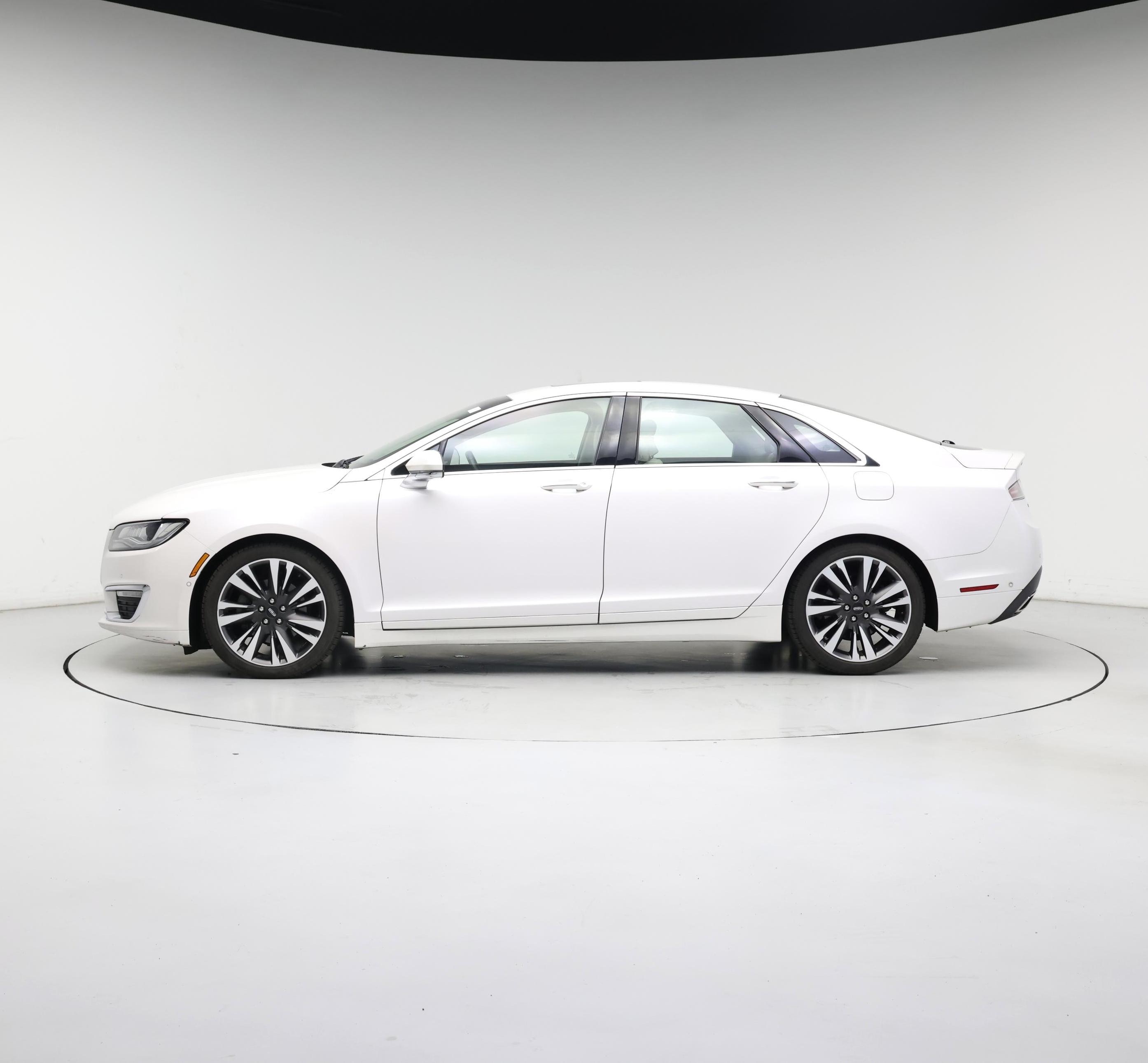 Thumbnail: 2019 Lincoln MKZ - 3
