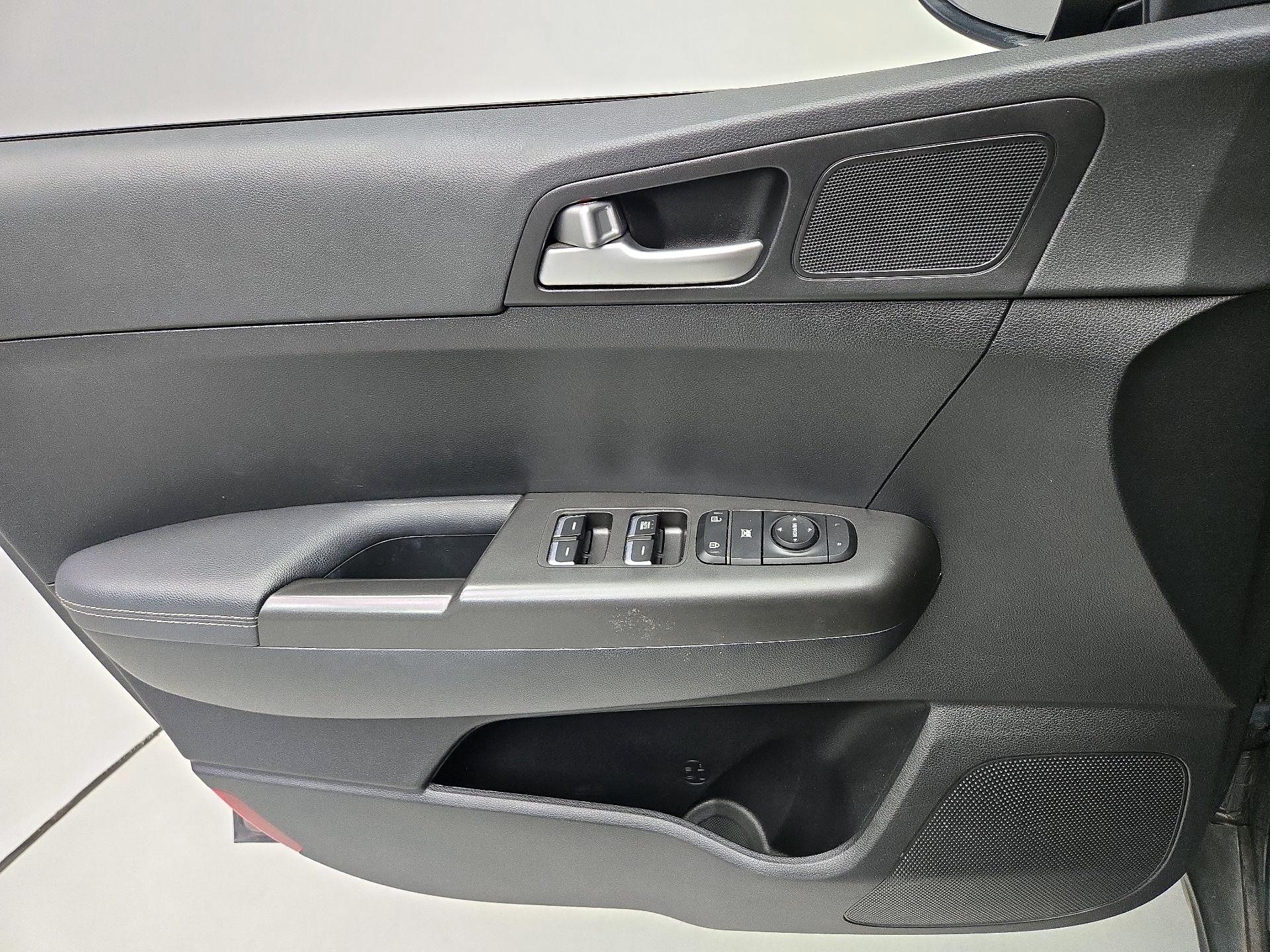 Thumbnail: 2017 Kia Sportage - 12