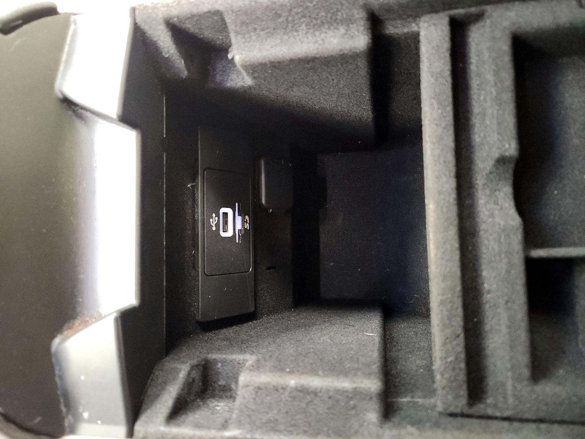 Thumbnail: 2016 Lincoln MKZ - 18