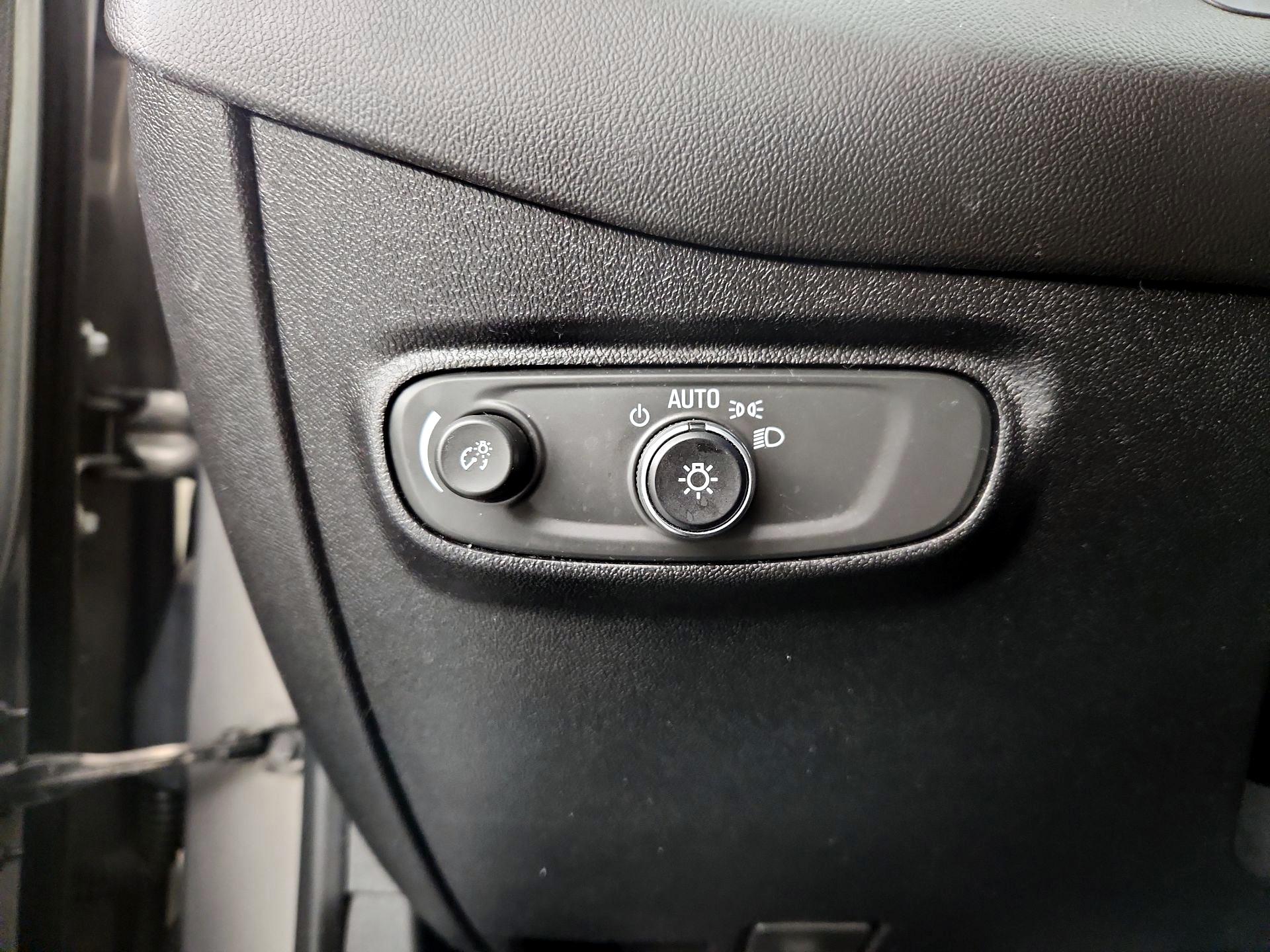 Thumbnail: 2018 Chevrolet Equinox - 13