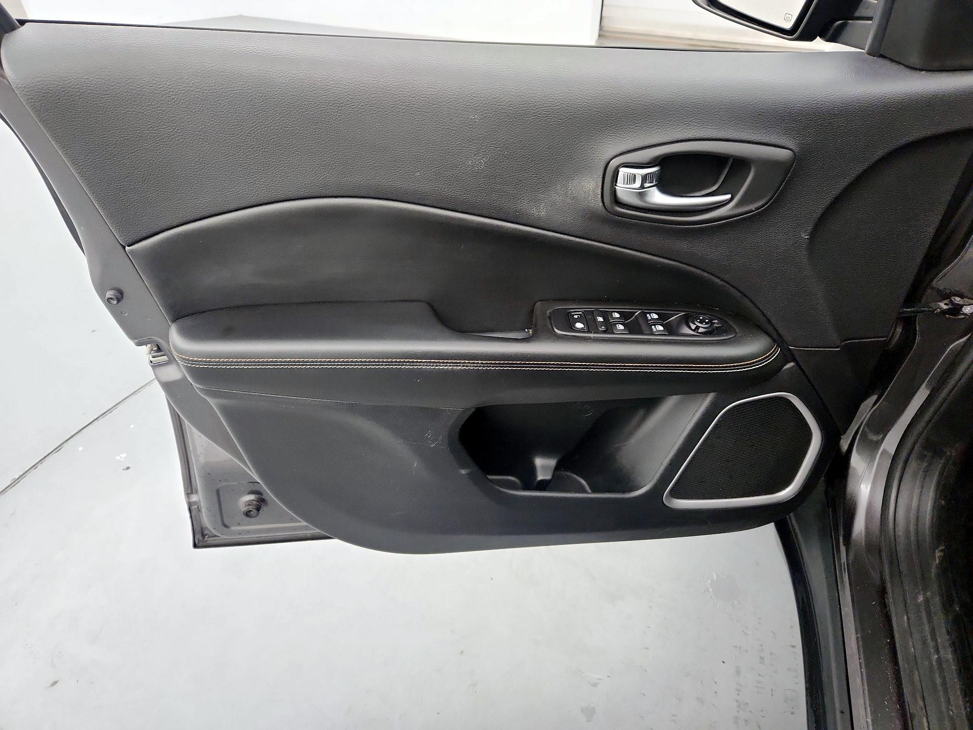 Thumbnail: 2019 Jeep Compass - 12