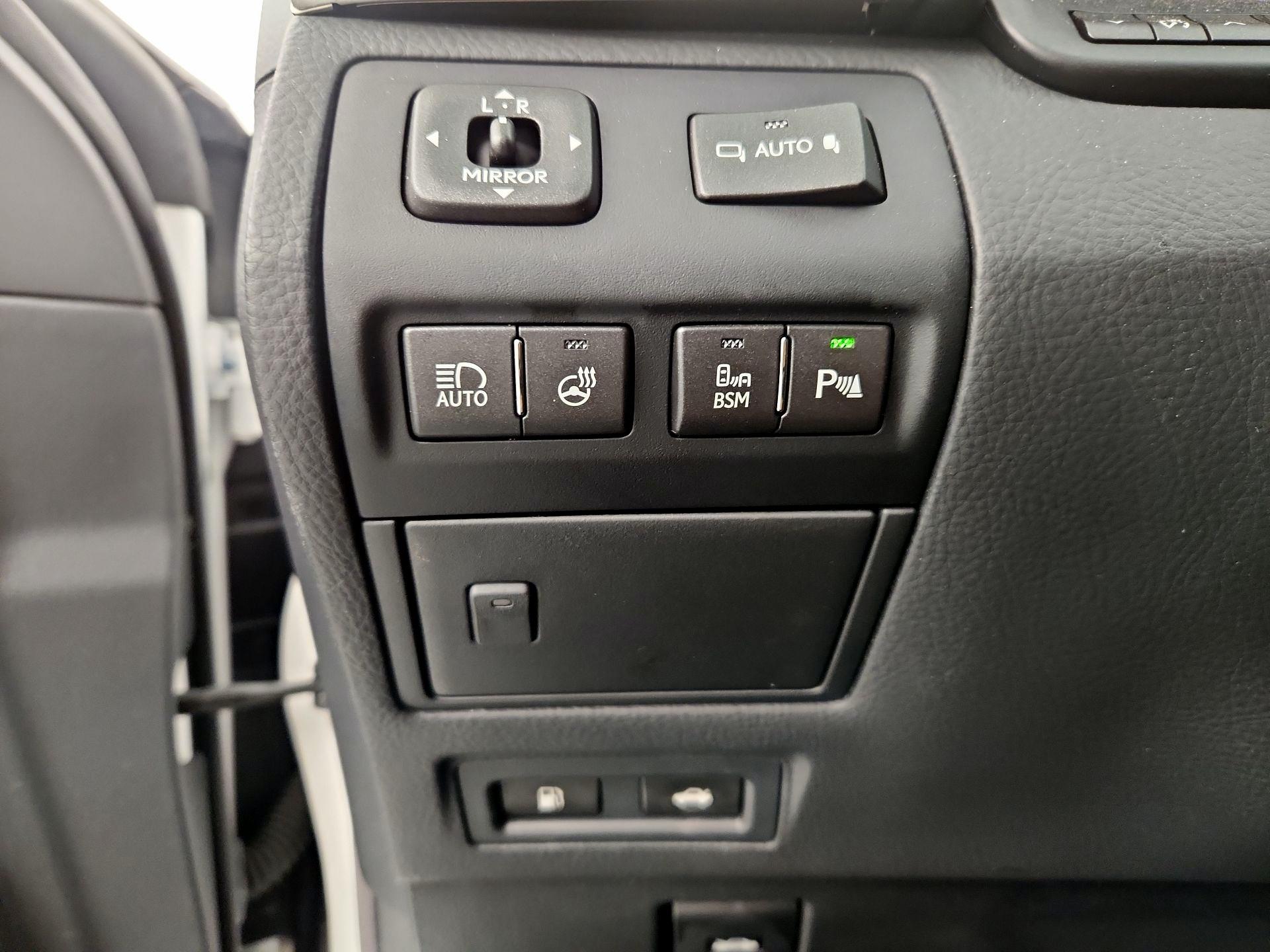 Thumbnail: 2017 Lexus LS - 13