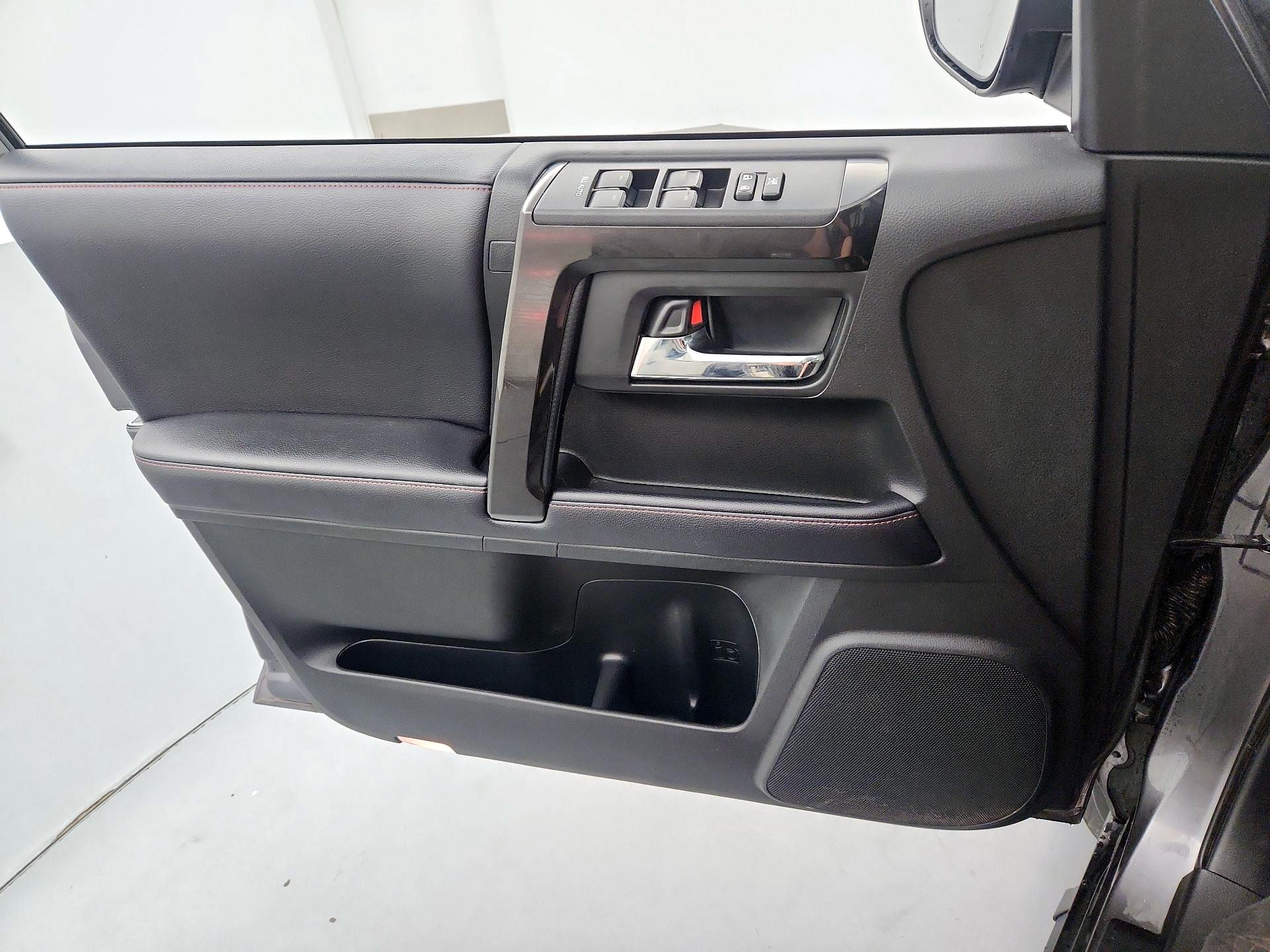 Thumbnail: 2019 Toyota 4Runner - 12