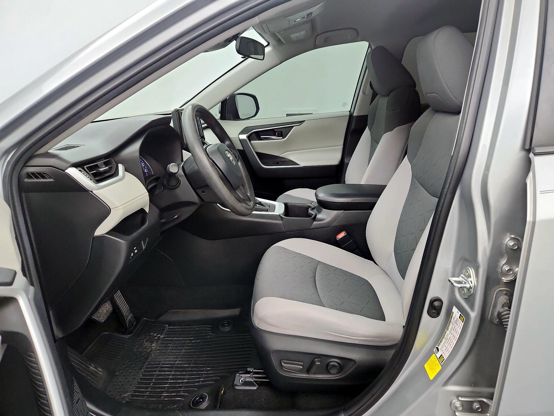 Thumbnail: 2022 Toyota RAV4 - 11