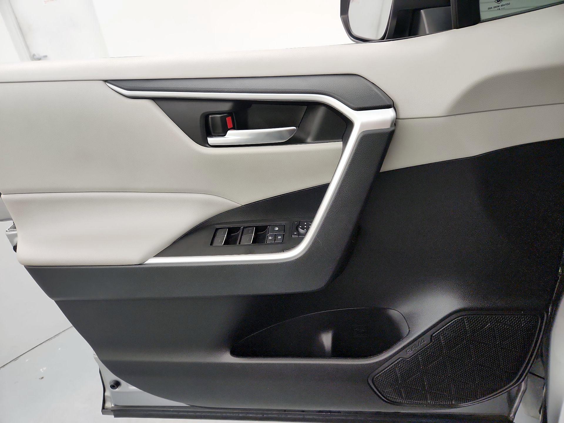 Thumbnail: 2022 Toyota RAV4 - 12