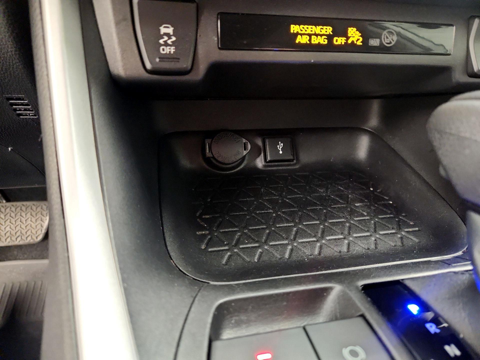 Thumbnail: 2022 Toyota RAV4 - 18