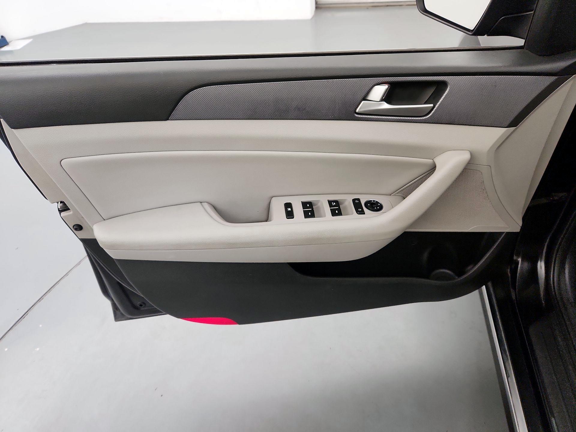 Thumbnail: 2017 Hyundai Sonata - 12