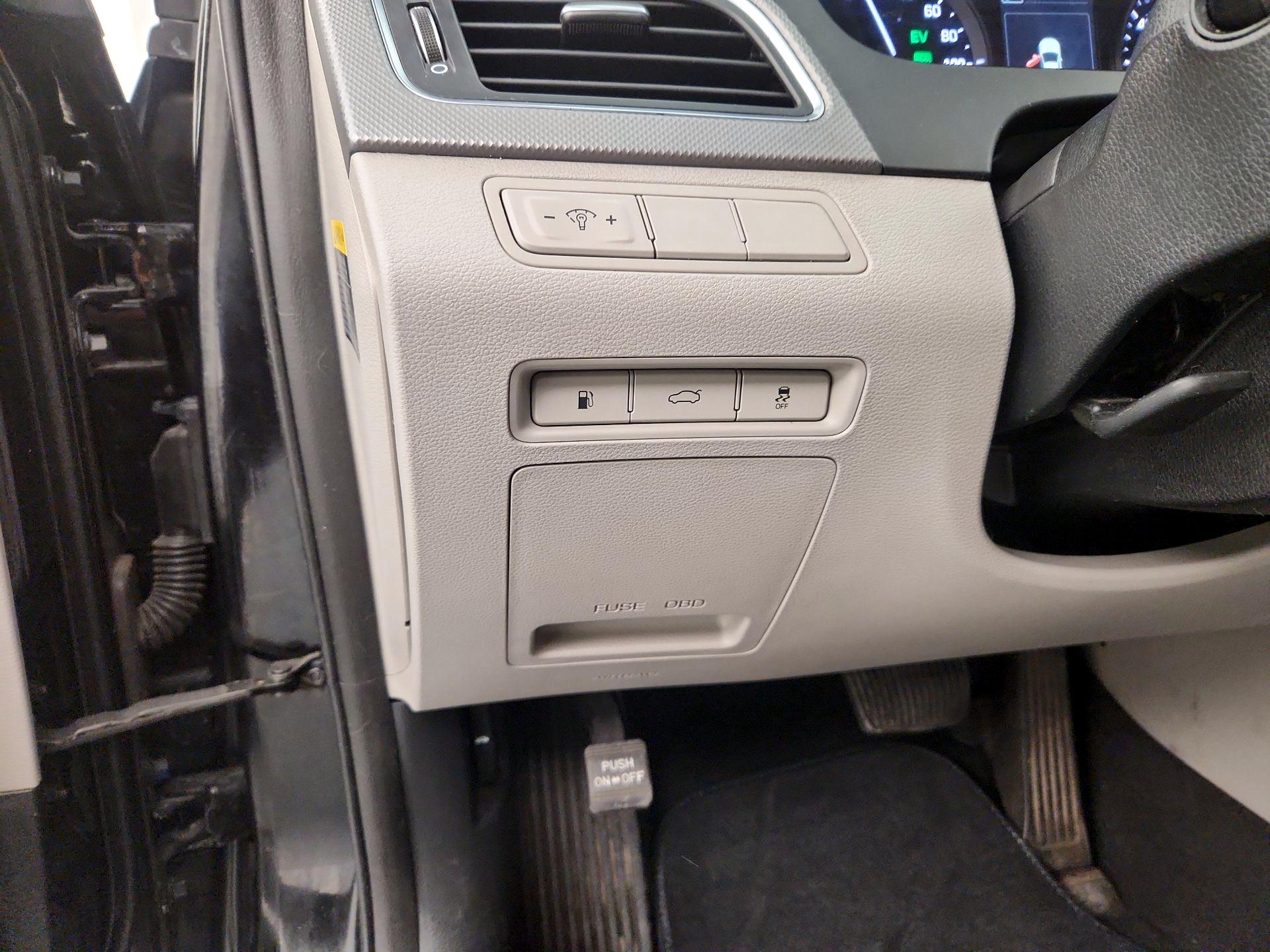 Thumbnail: 2017 Hyundai Sonata - 13