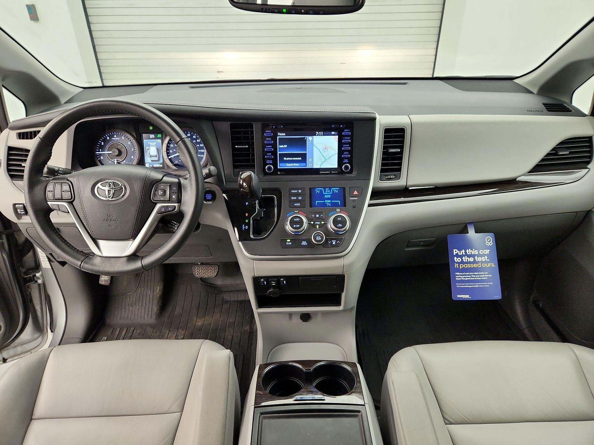 Thumbnail: 2020 Toyota Sienna - 9