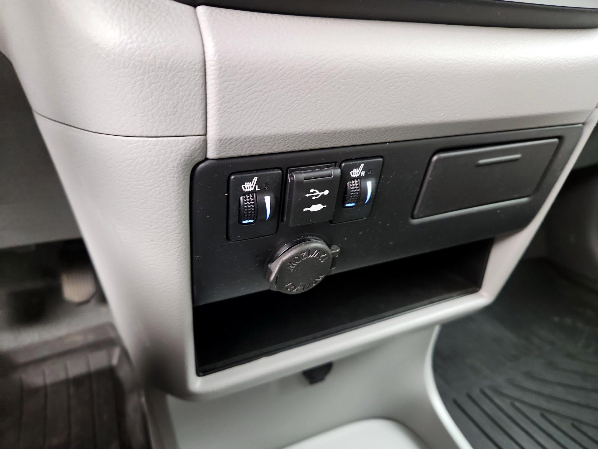 Thumbnail: 2020 Toyota Sienna - 18