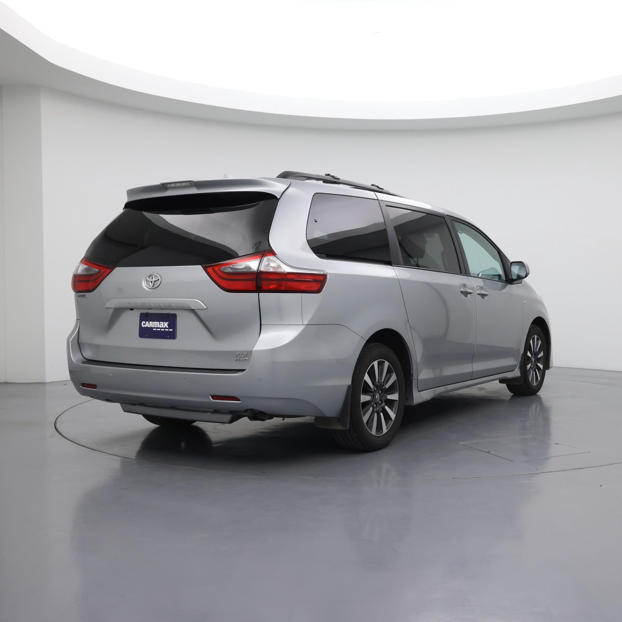 Thumbnail: 2020 Toyota Sienna - 8