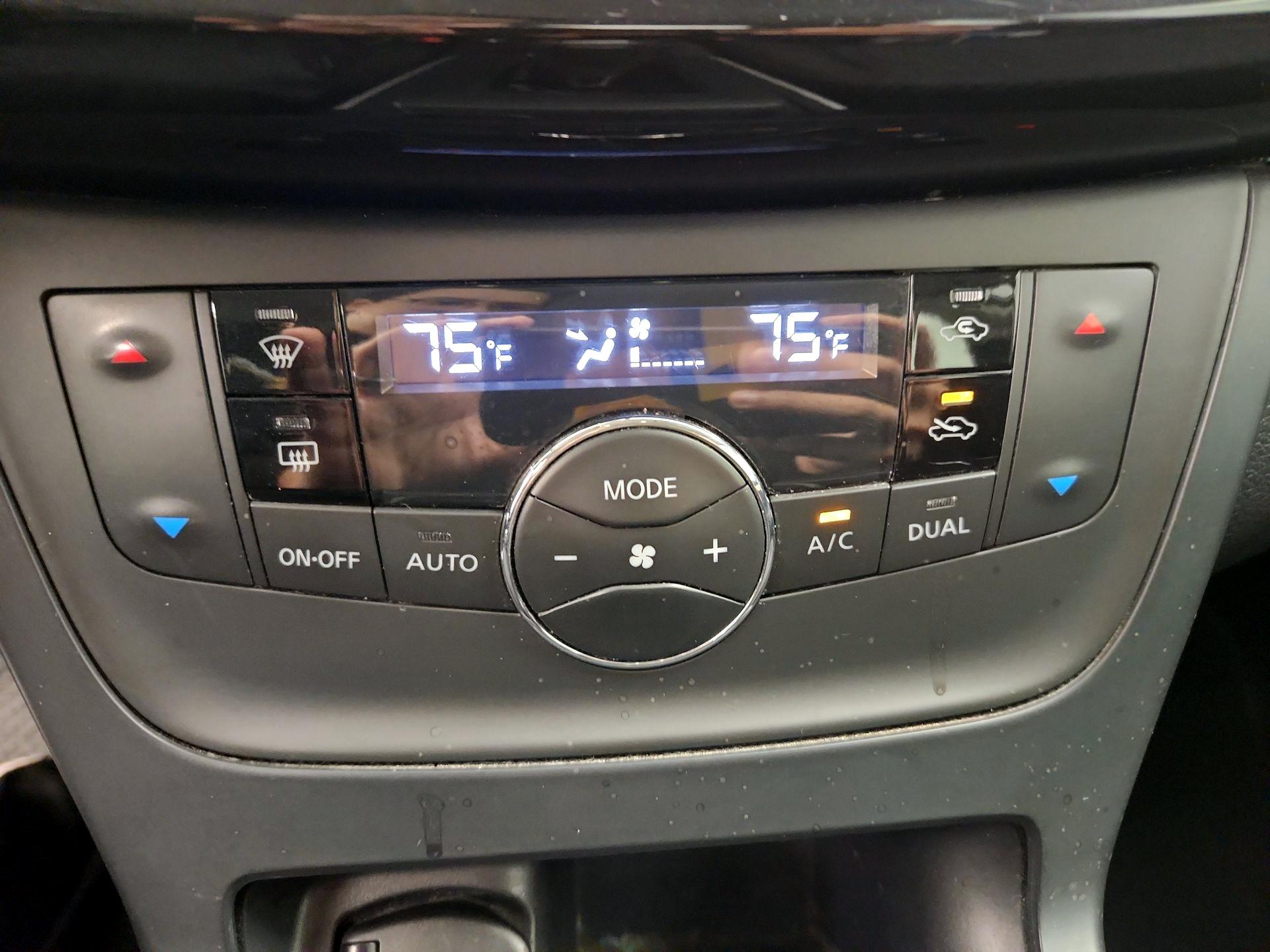 Thumbnail: 2019 Nissan Sentra - 16