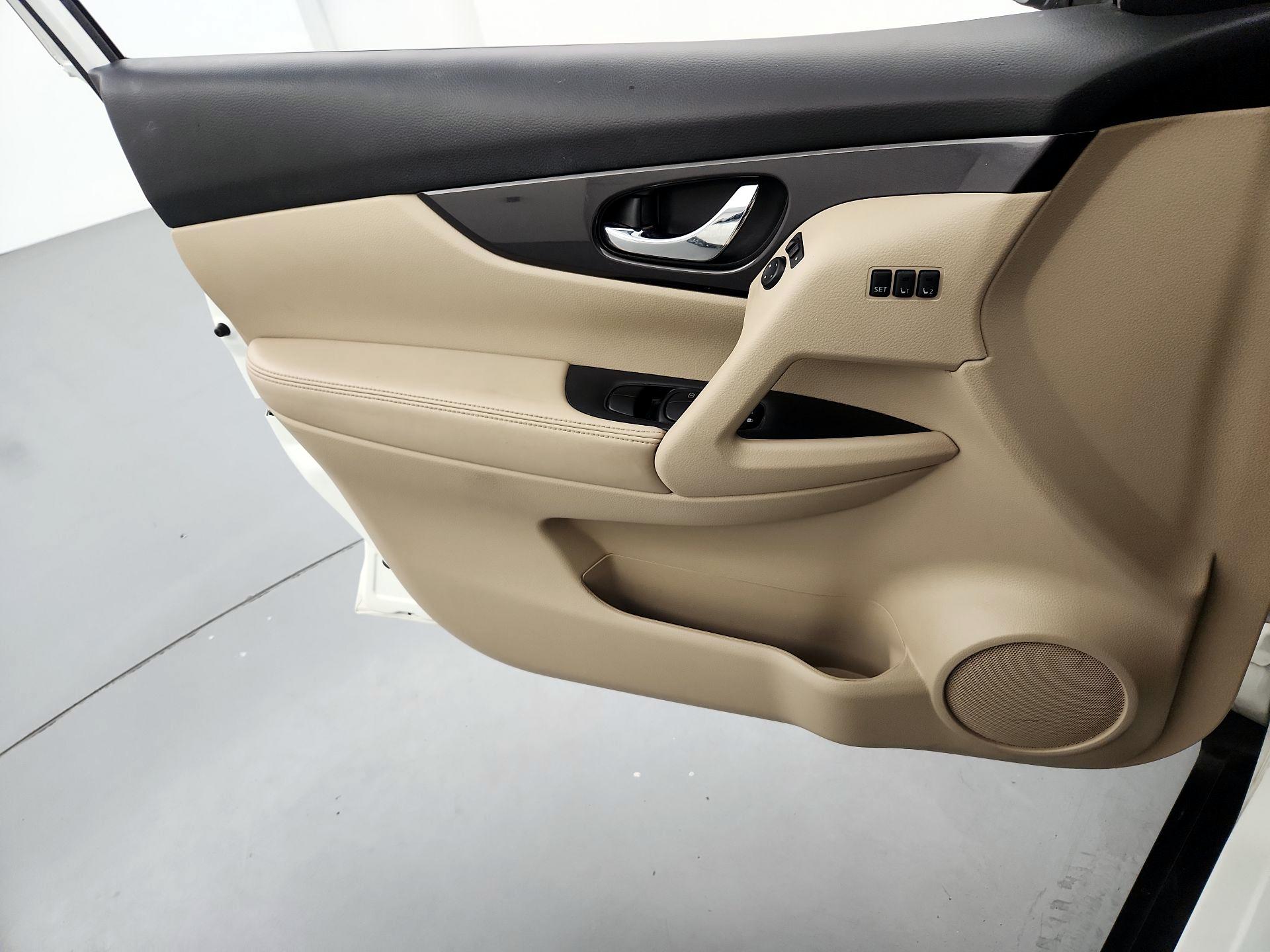 Thumbnail: 2019 Nissan Rogue - 12