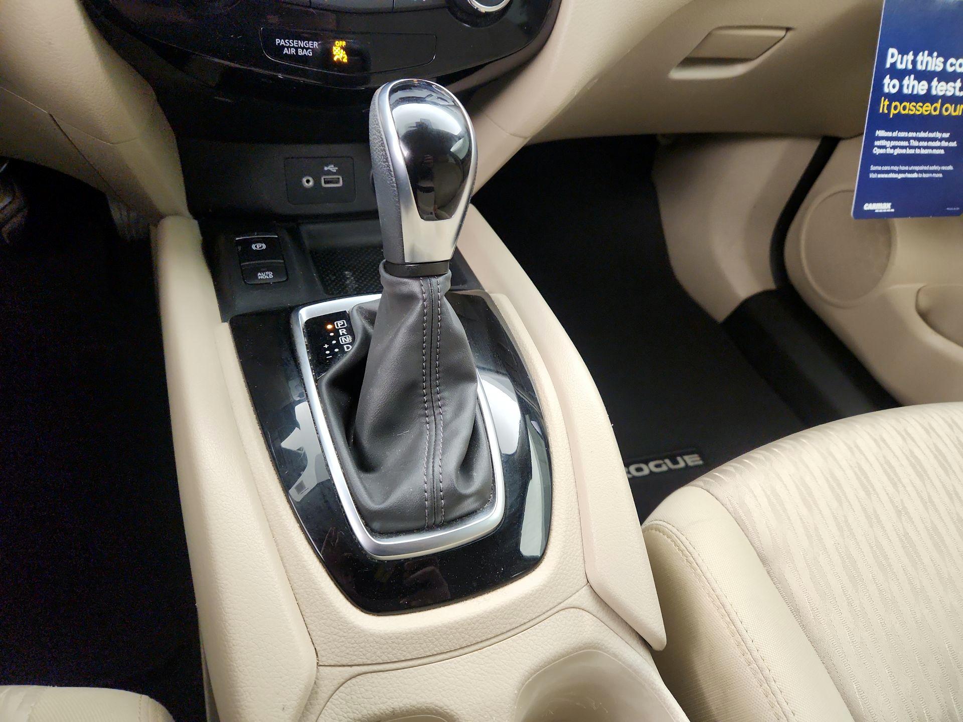 Thumbnail: 2019 Nissan Rogue - 17