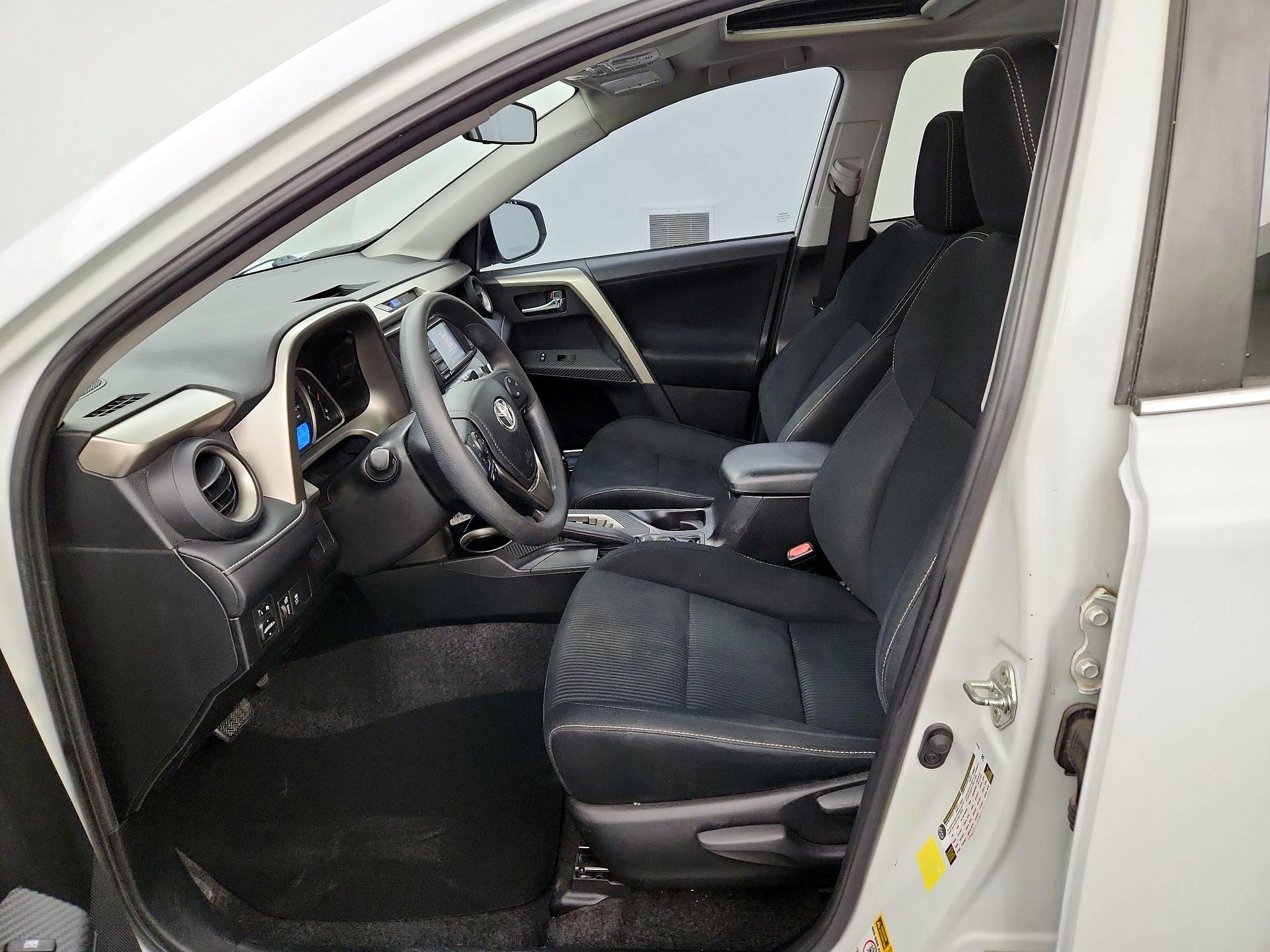 Thumbnail: 2015 Toyota RAV4 - 11