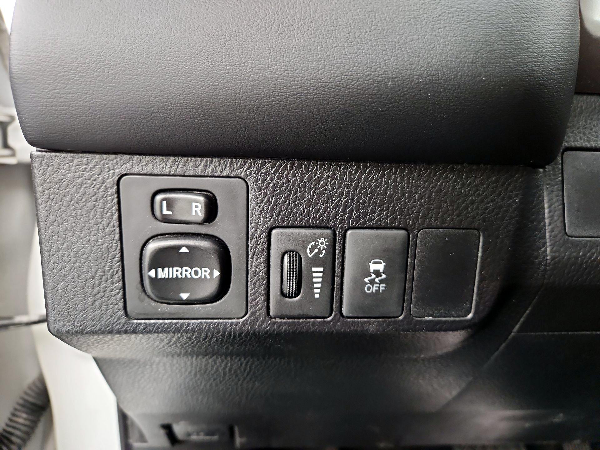 Thumbnail: 2015 Toyota RAV4 - 13