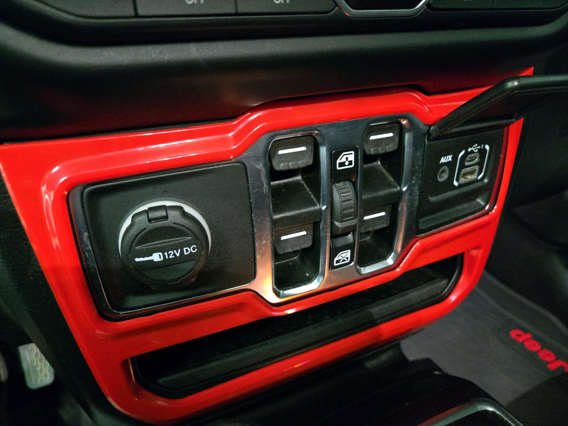 Thumbnail: 2021 Jeep Gladiator - 18