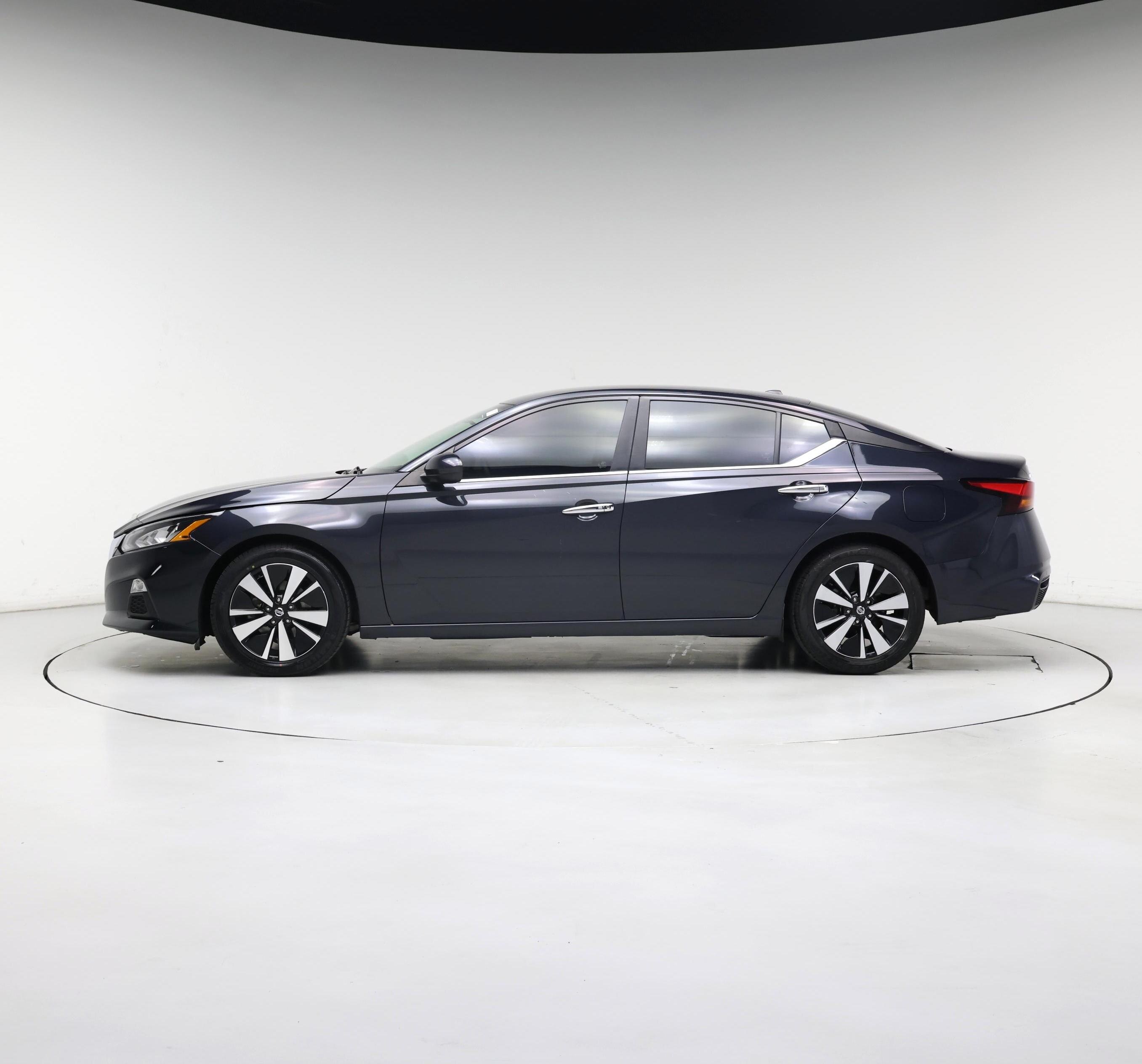 Thumbnail: 2021 Nissan Altima - 3