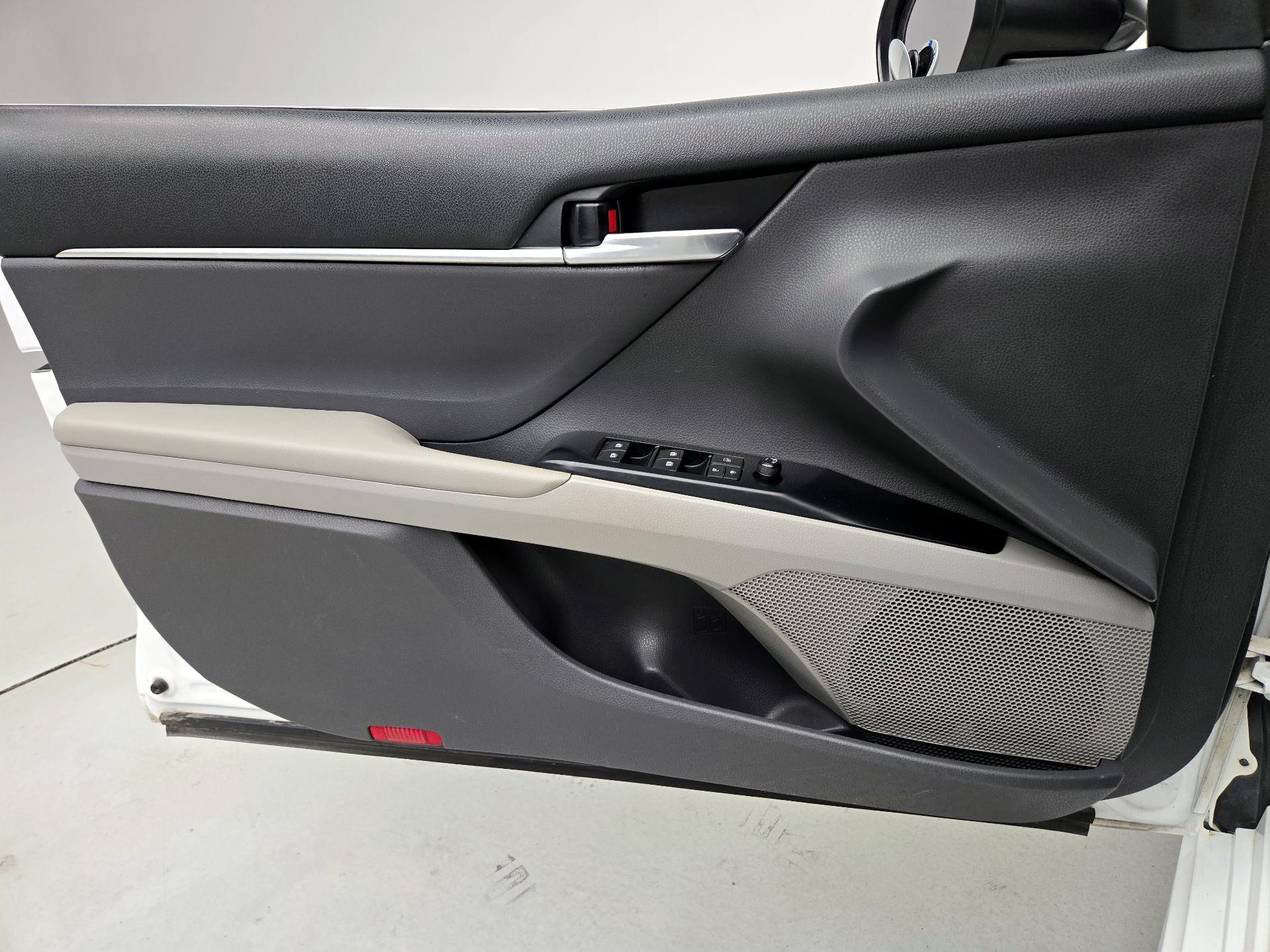 Thumbnail: 2020 Toyota Camry - 12