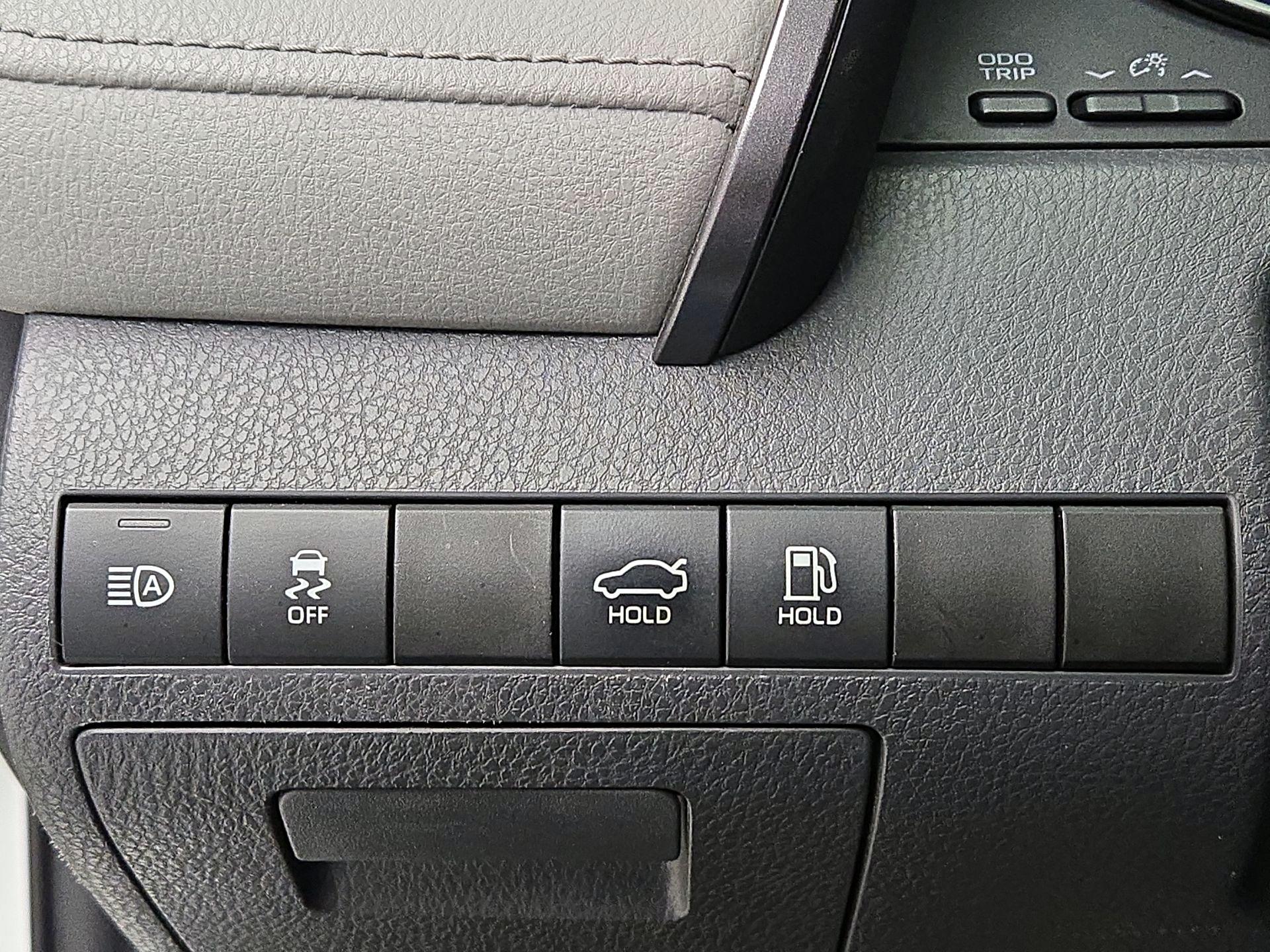 Thumbnail: 2020 Toyota Camry - 13